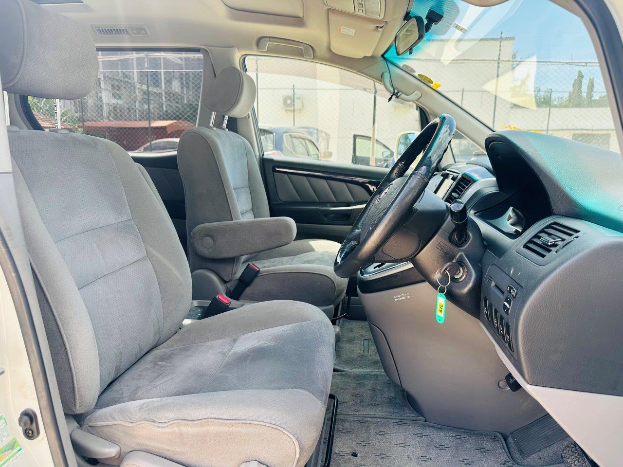 419. Toyota Alphard G/V 2005