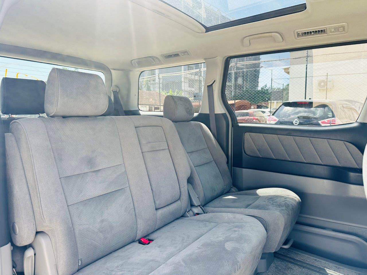 419. Toyota Alphard G/V 2005