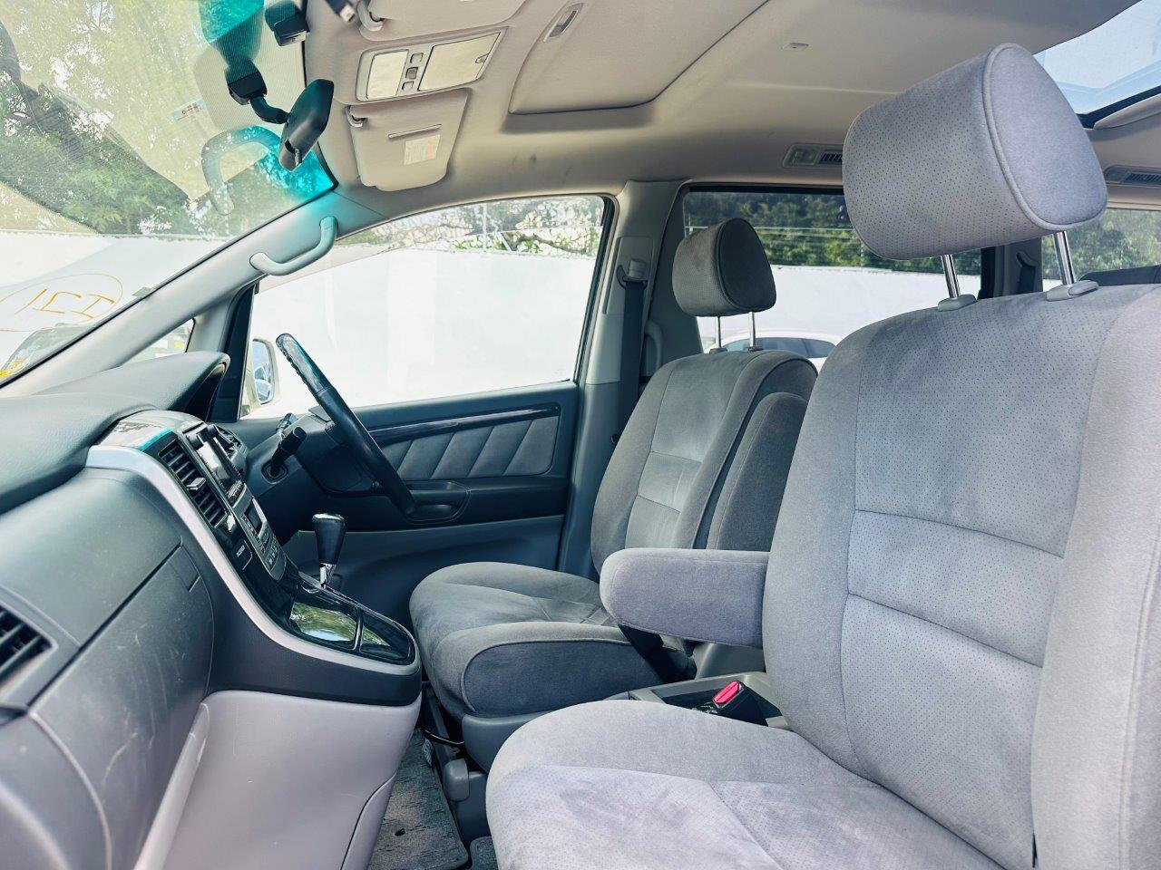 419. Toyota Alphard G/V 2005