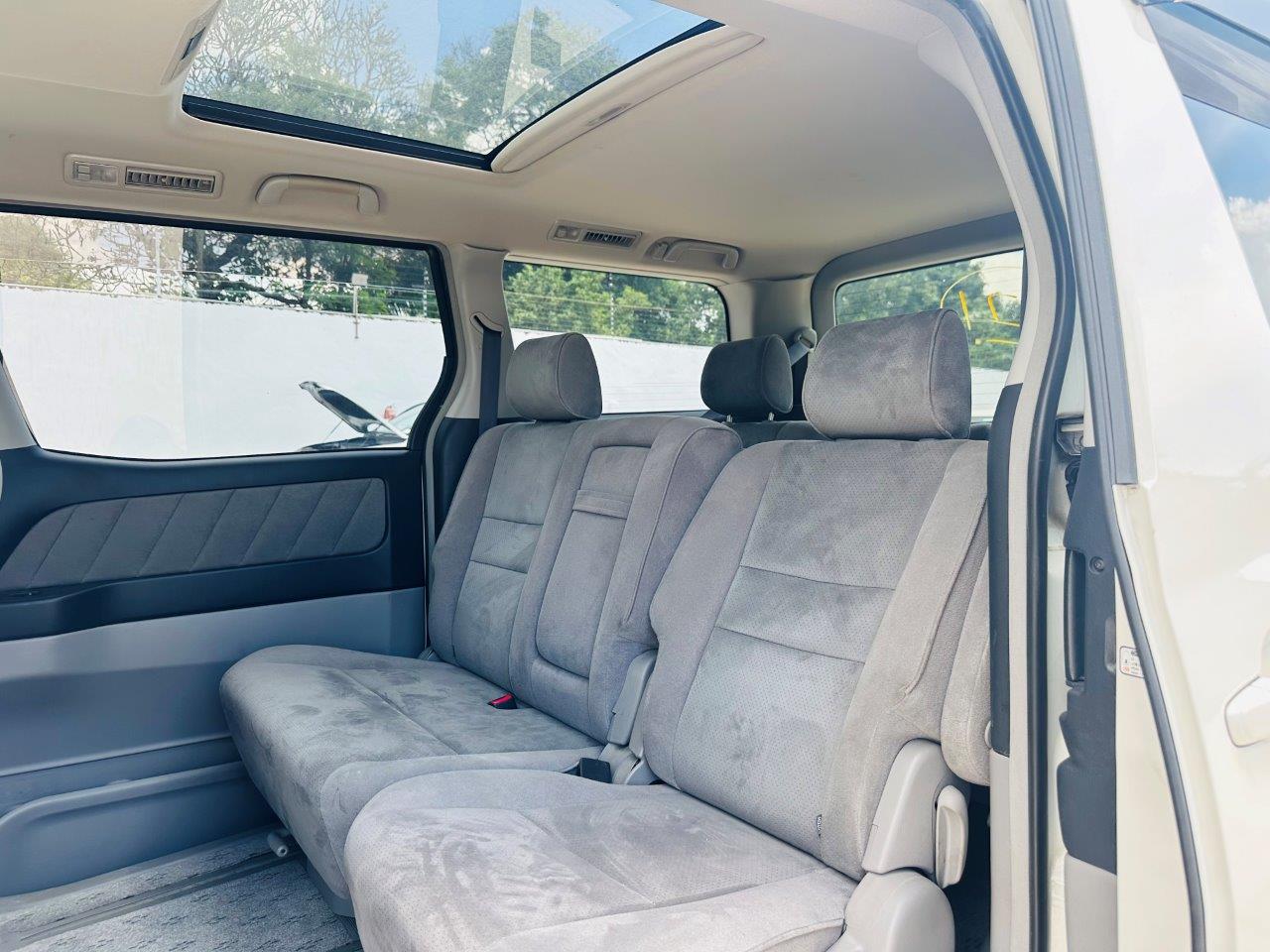 419. Toyota Alphard G/V 2005