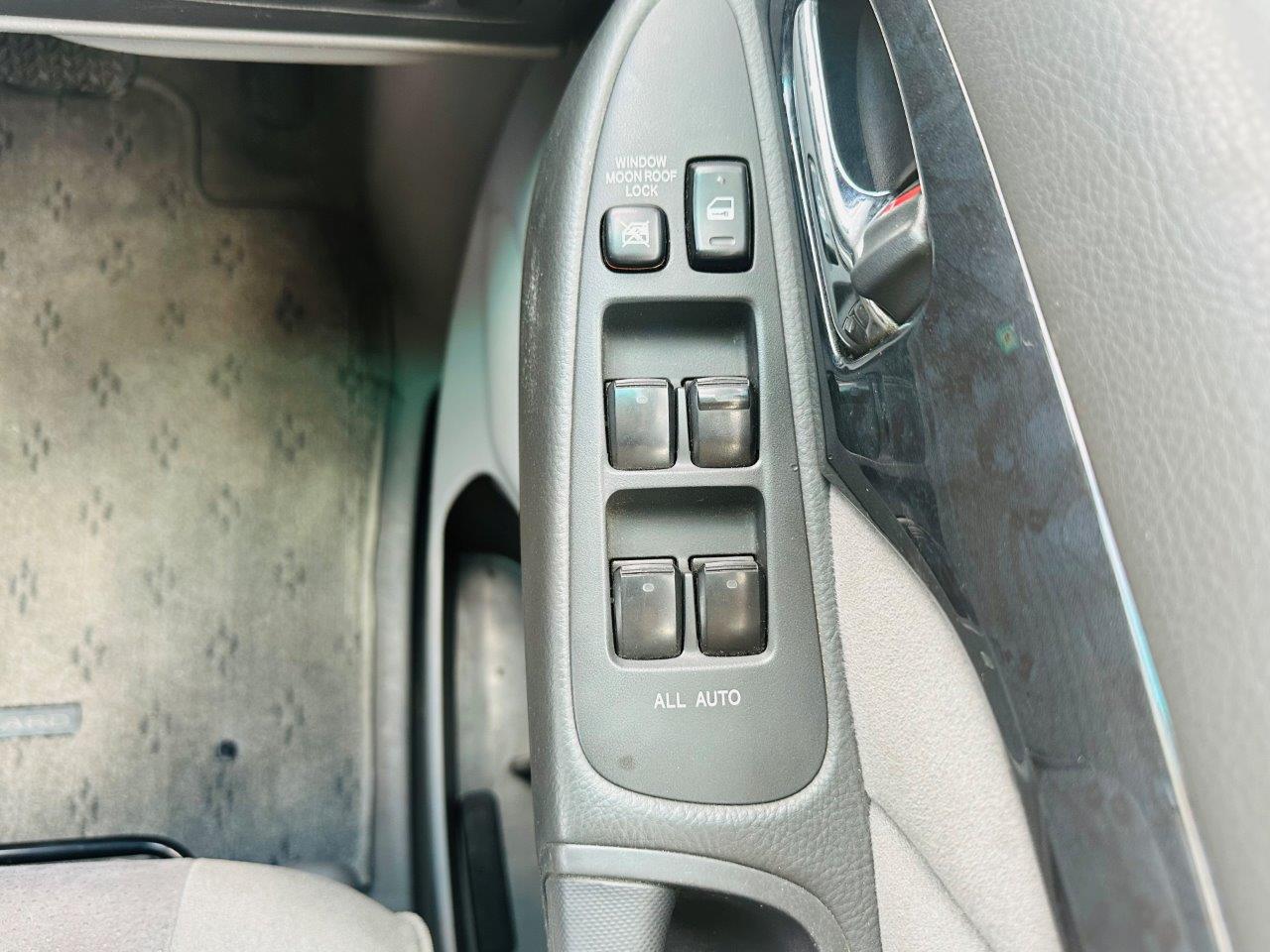 419. Toyota Alphard G/V 2005