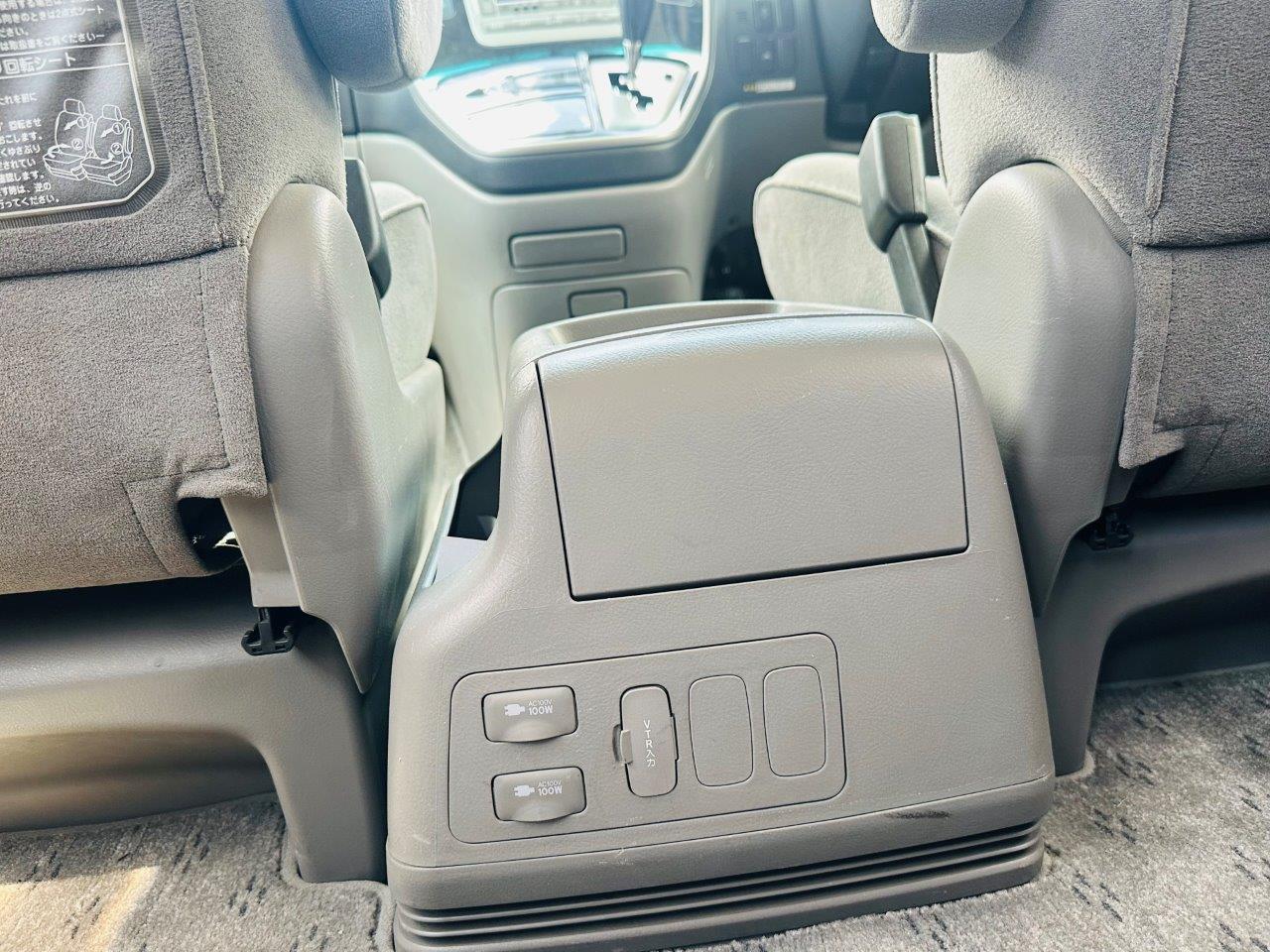 419. Toyota Alphard G/V 2005