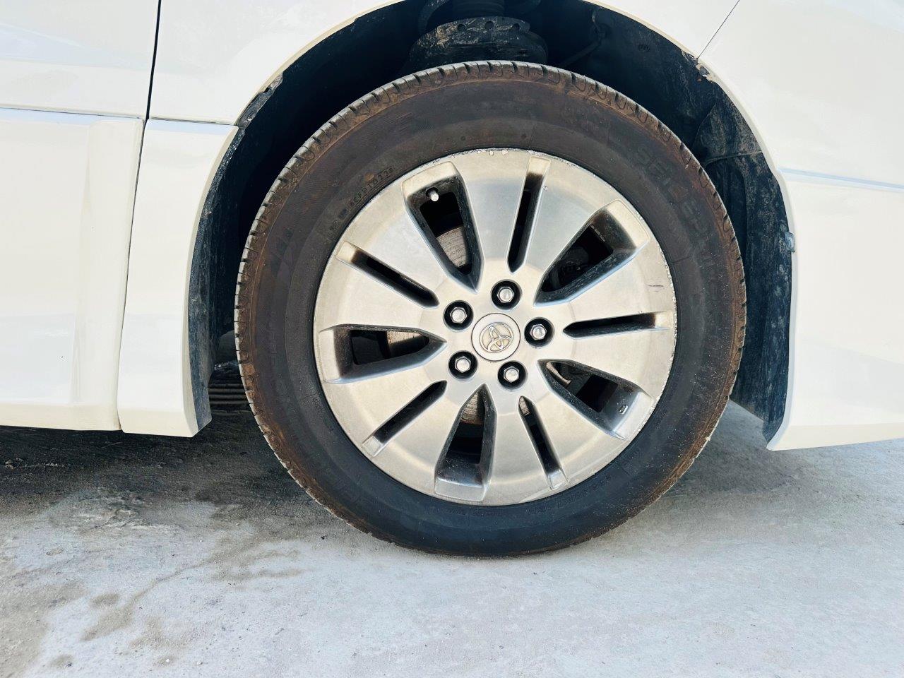419. Toyota Alphard G/V 2005