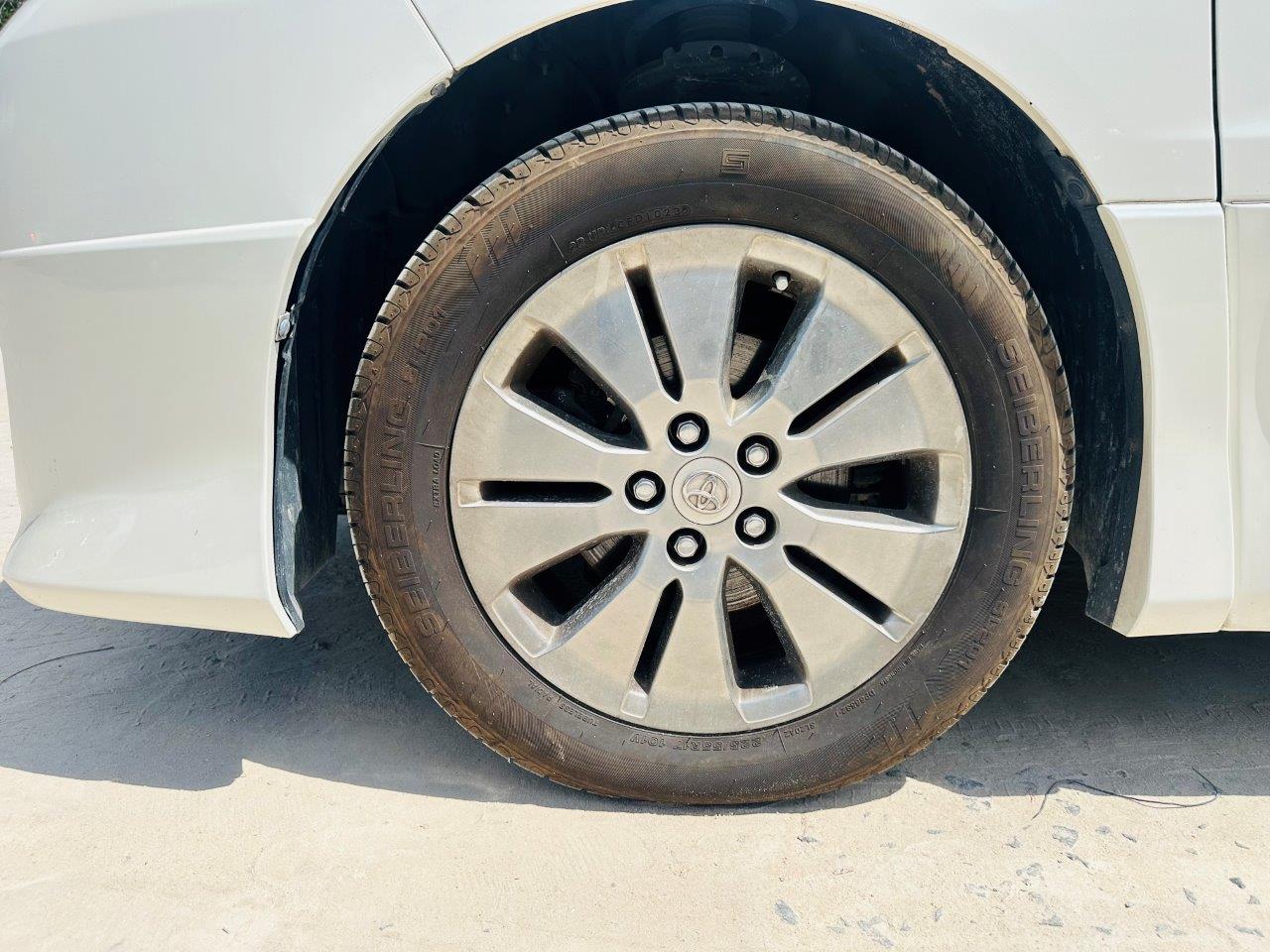 419. Toyota Alphard G/V 2005