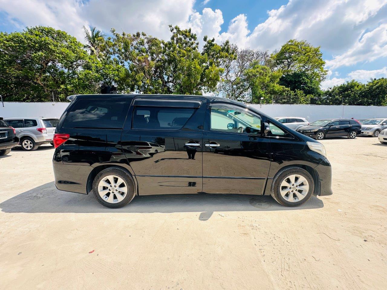 445. Toyota Alphard 240S 2010