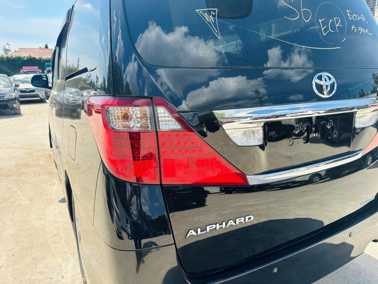 445. Toyota Alphard 240S 2010