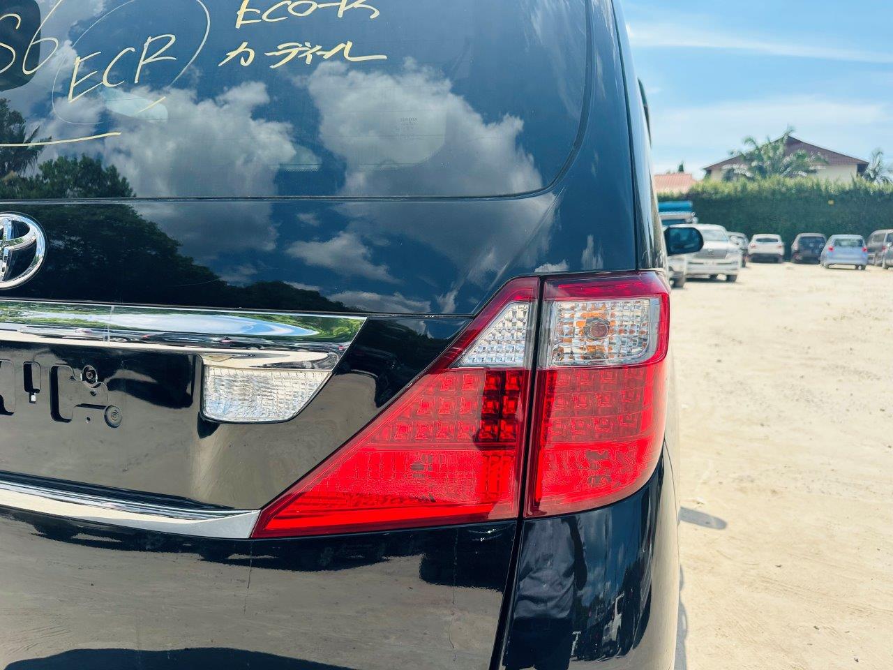 445. Toyota Alphard 240S 2010