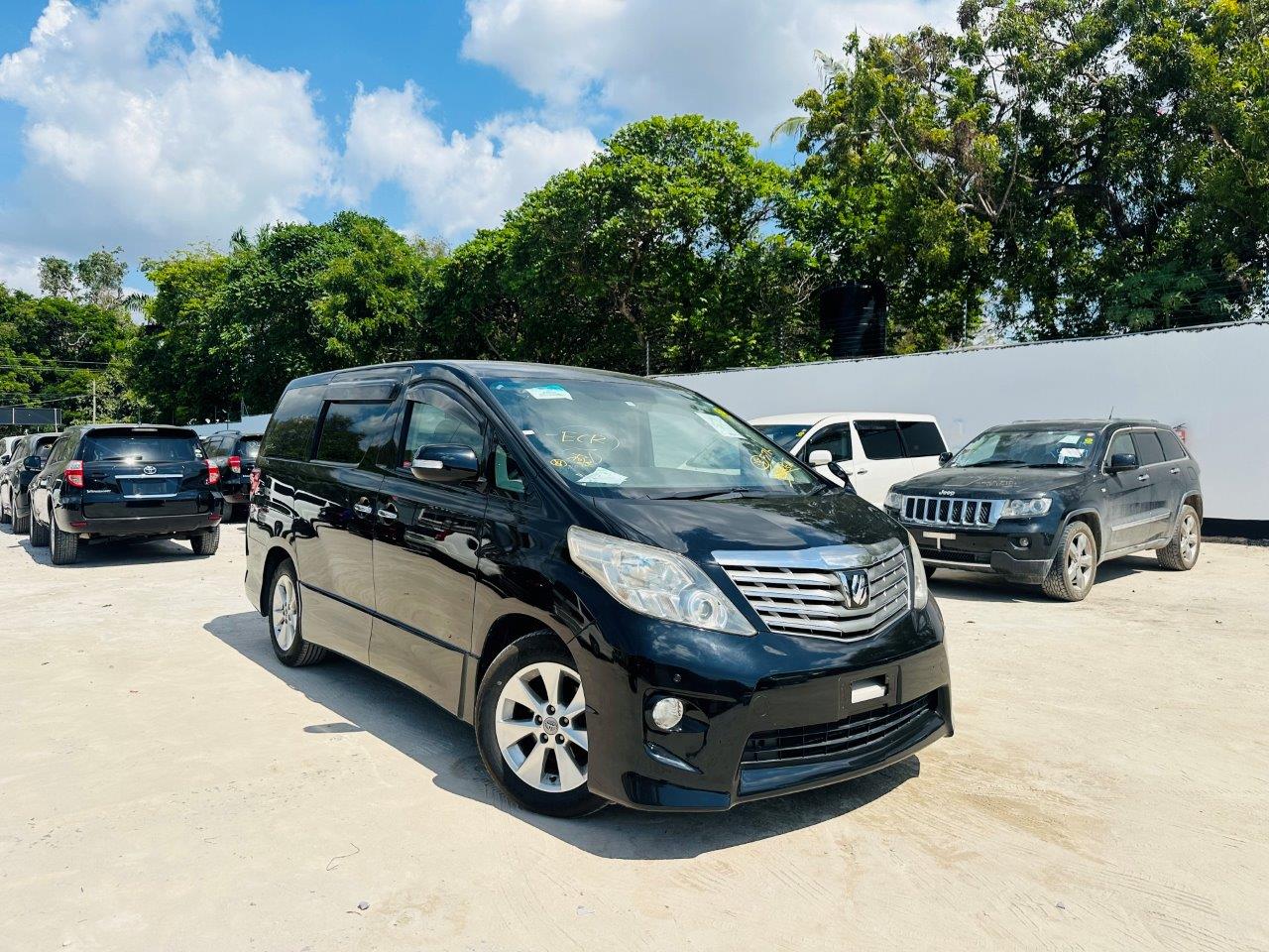 445. Toyota Alphard 240S 2010