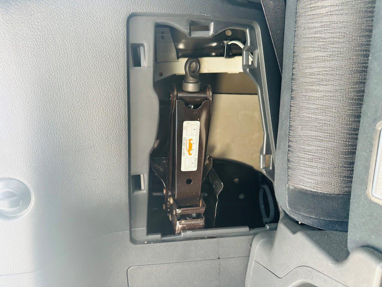 445. Toyota Alphard 240S 2010