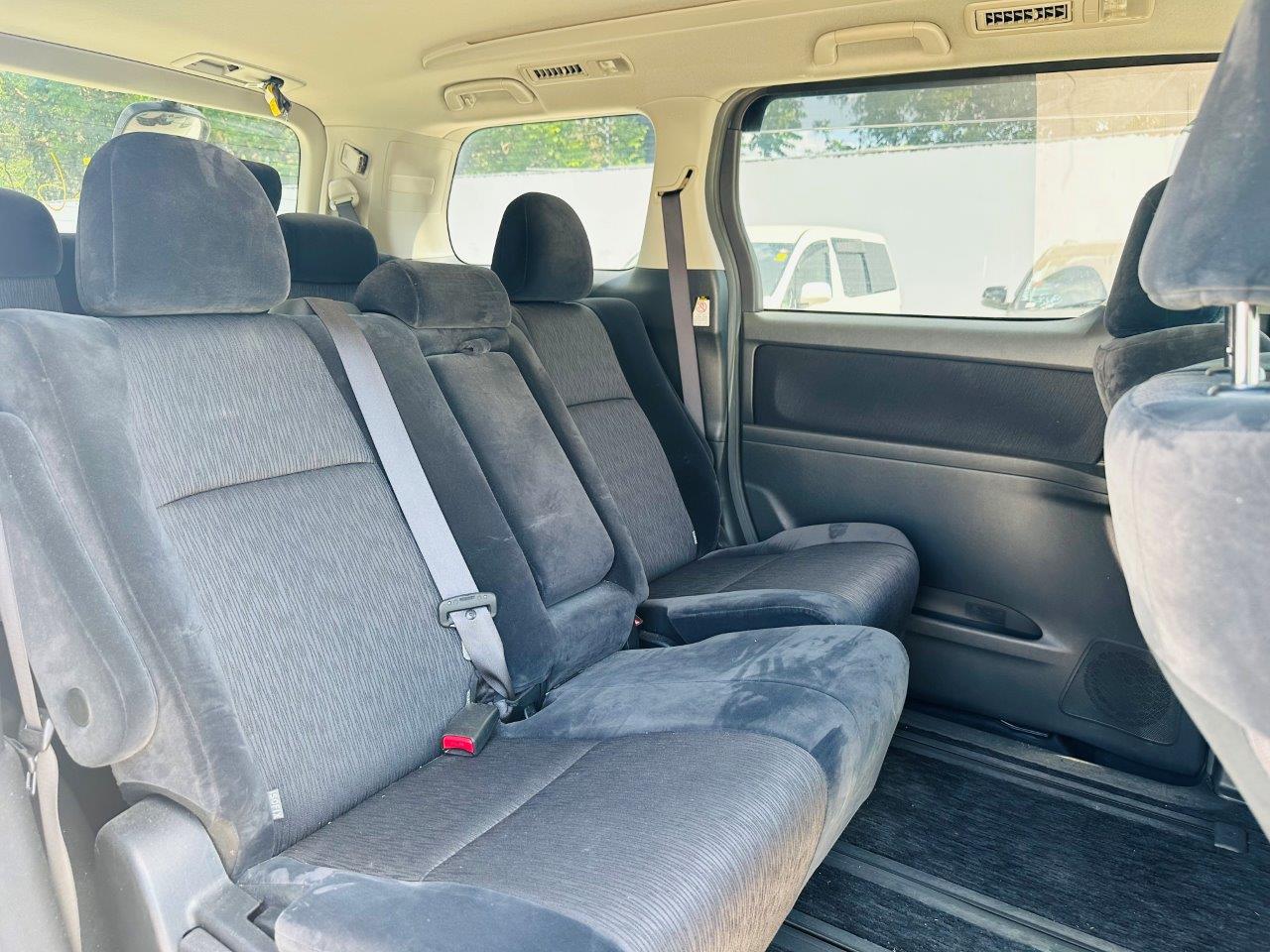 445. Toyota Alphard 240S 2010