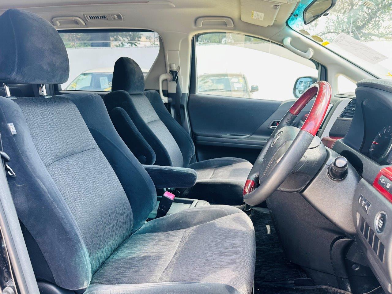 445. Toyota Alphard 240S 2010