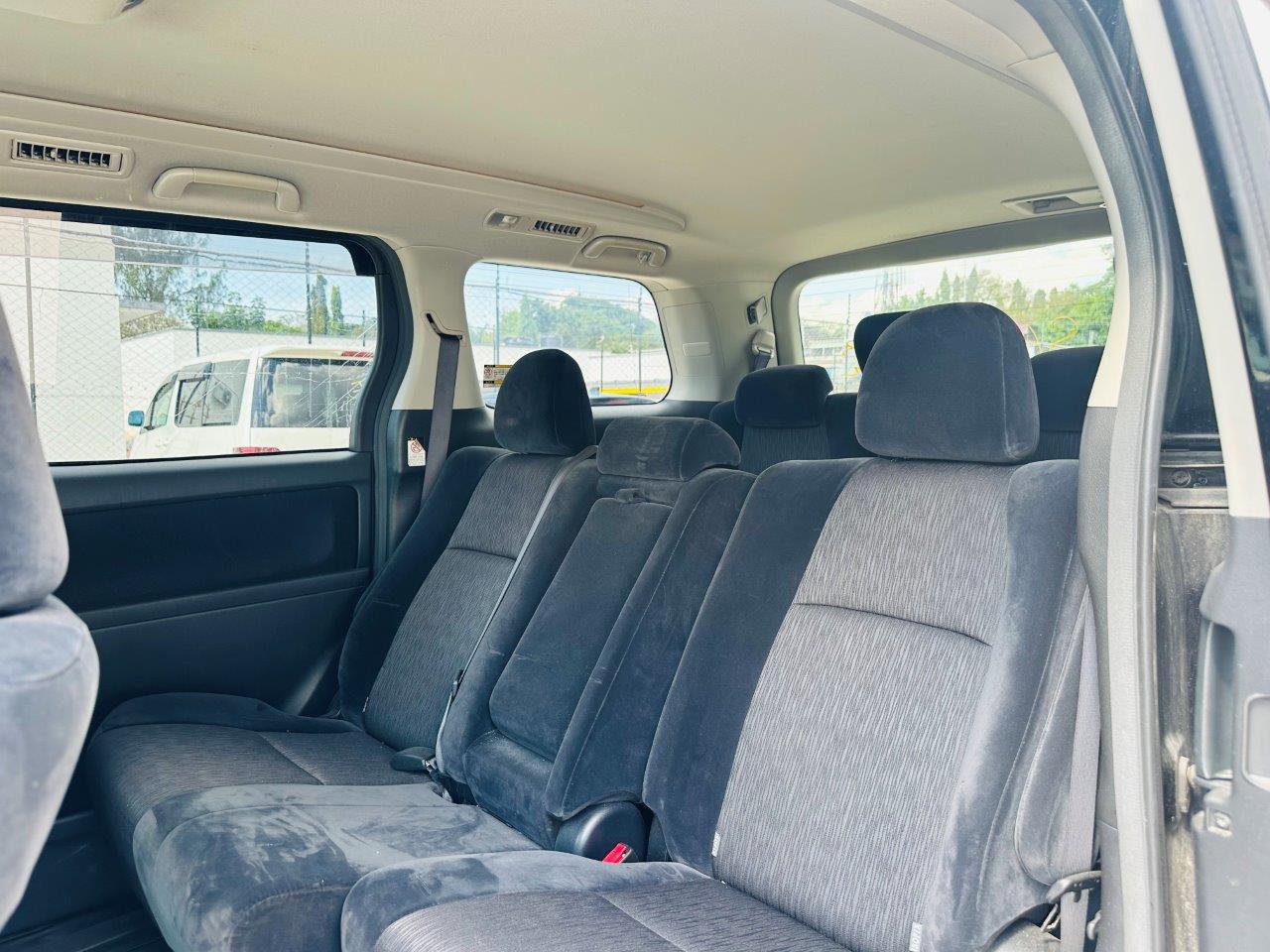 445. Toyota Alphard 240S 2010