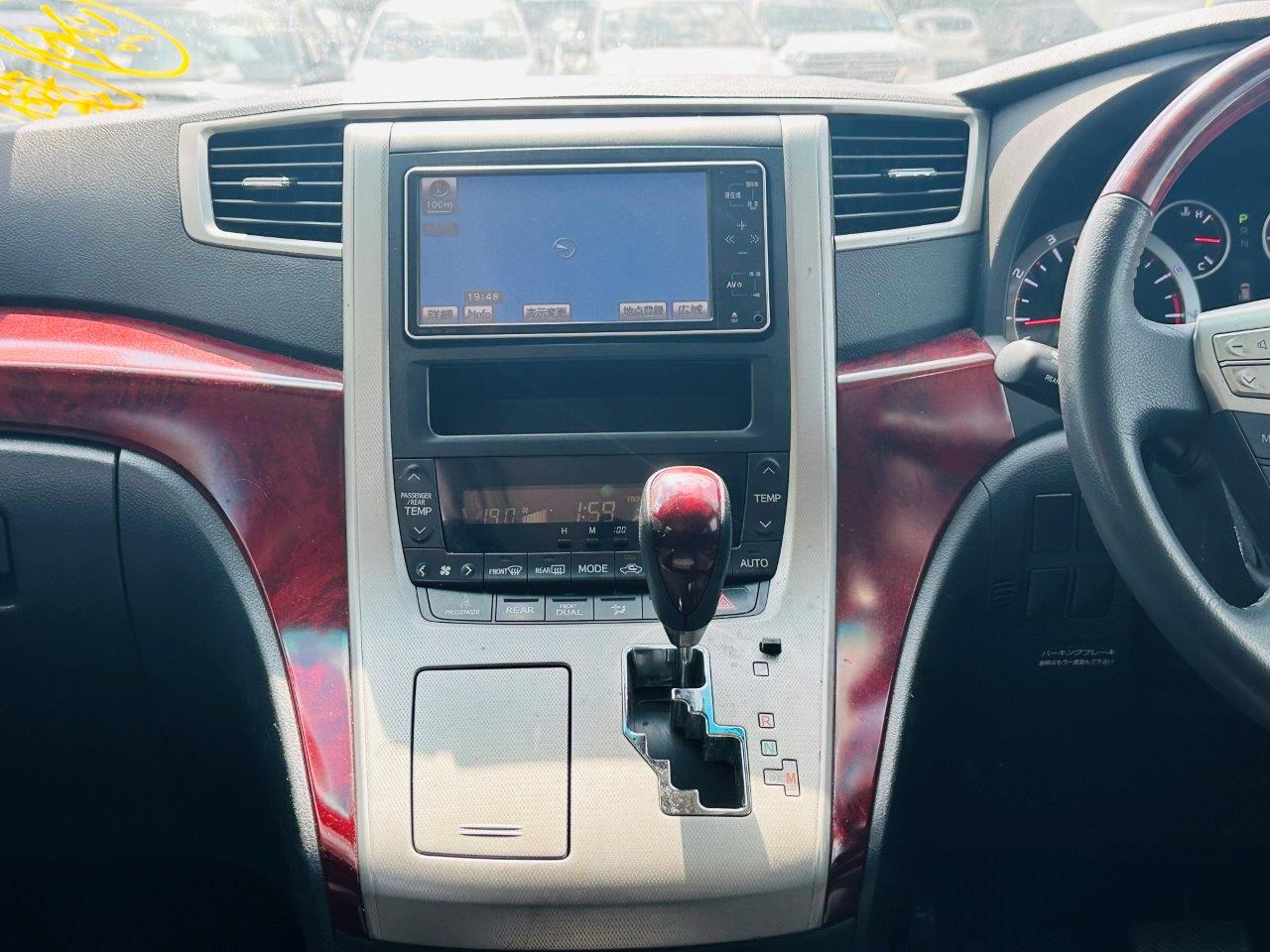 445. Toyota Alphard 240S 2010