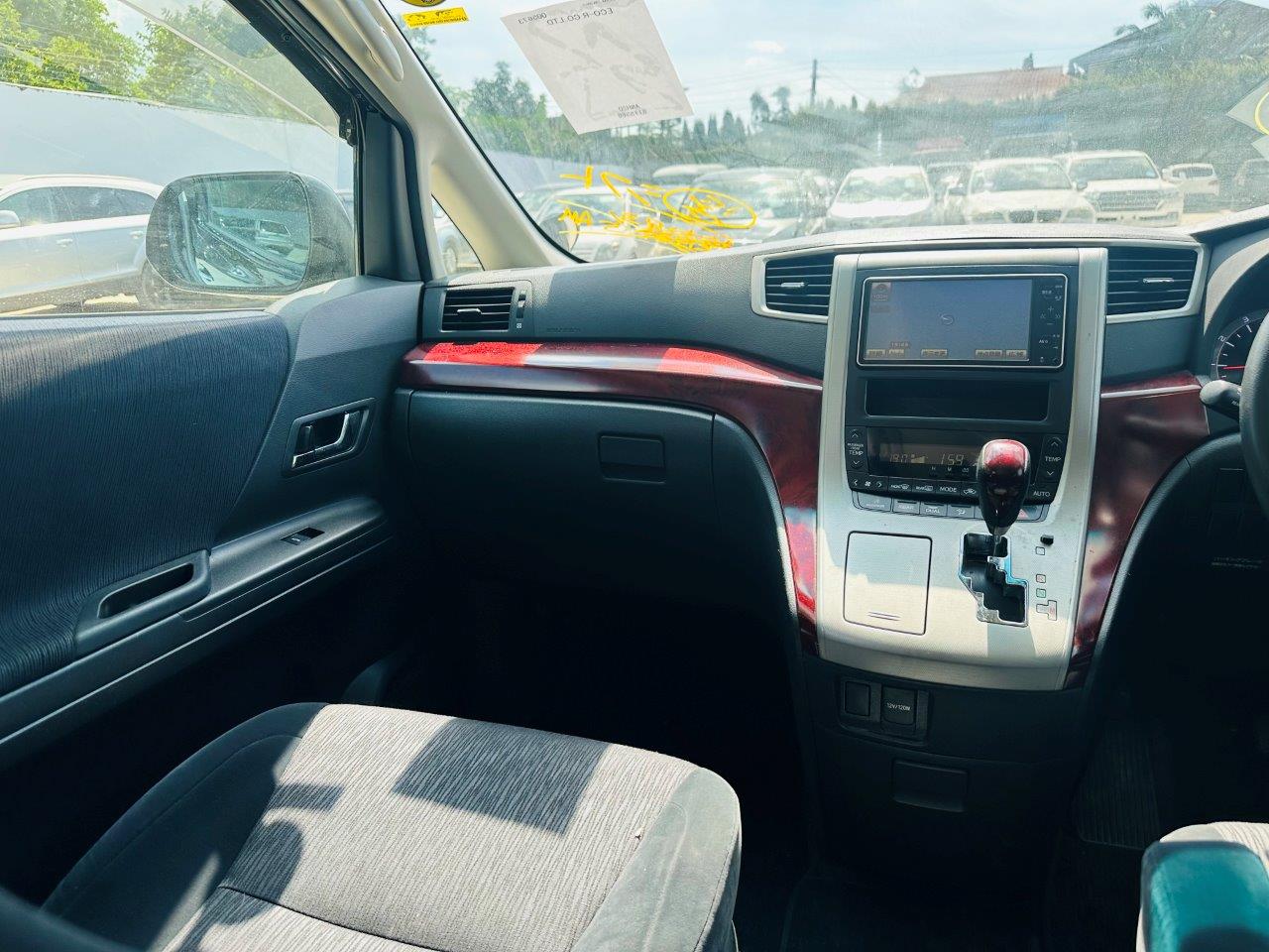 445. Toyota Alphard 240S 2010