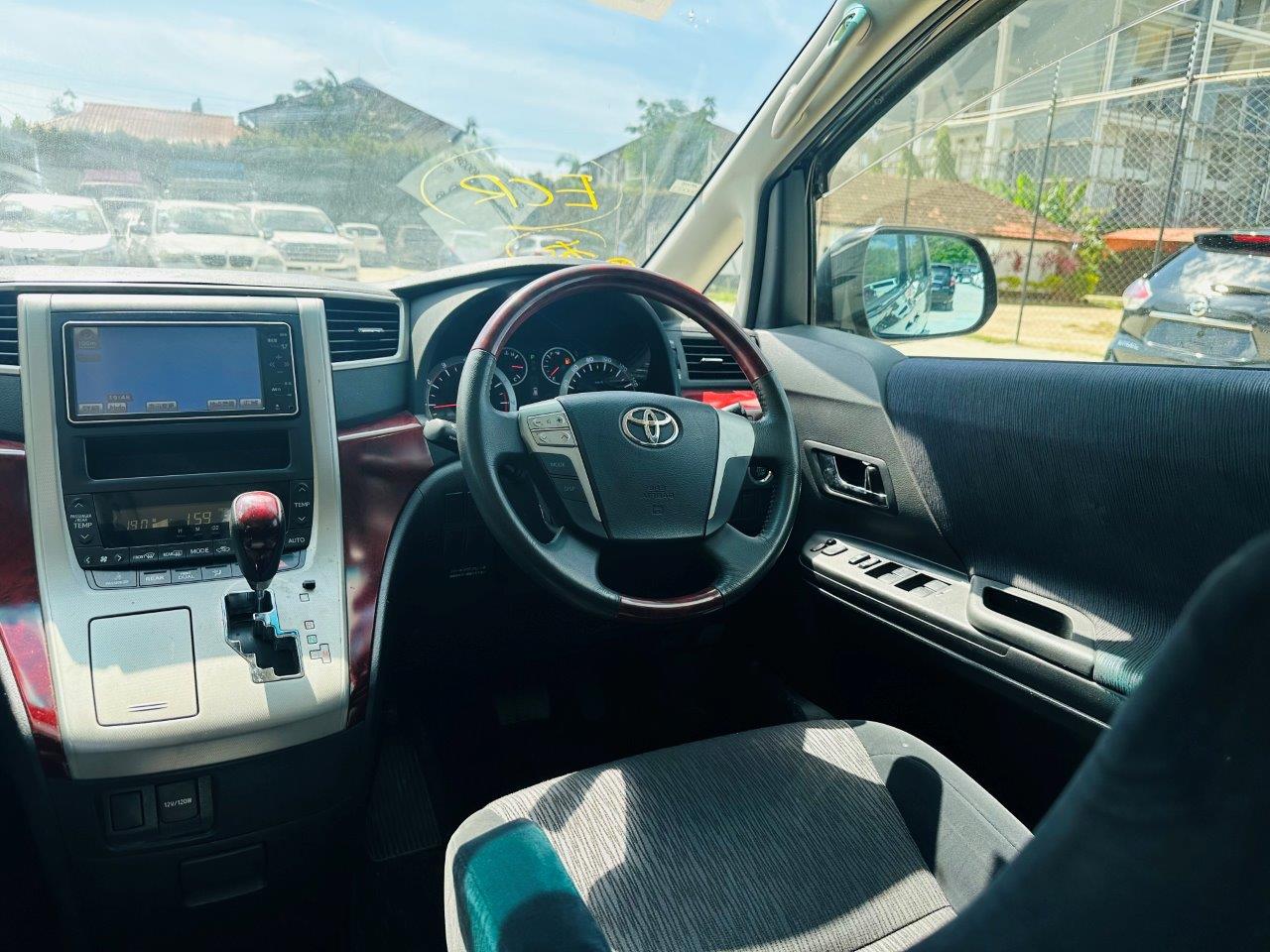 445. Toyota Alphard 240S 2010