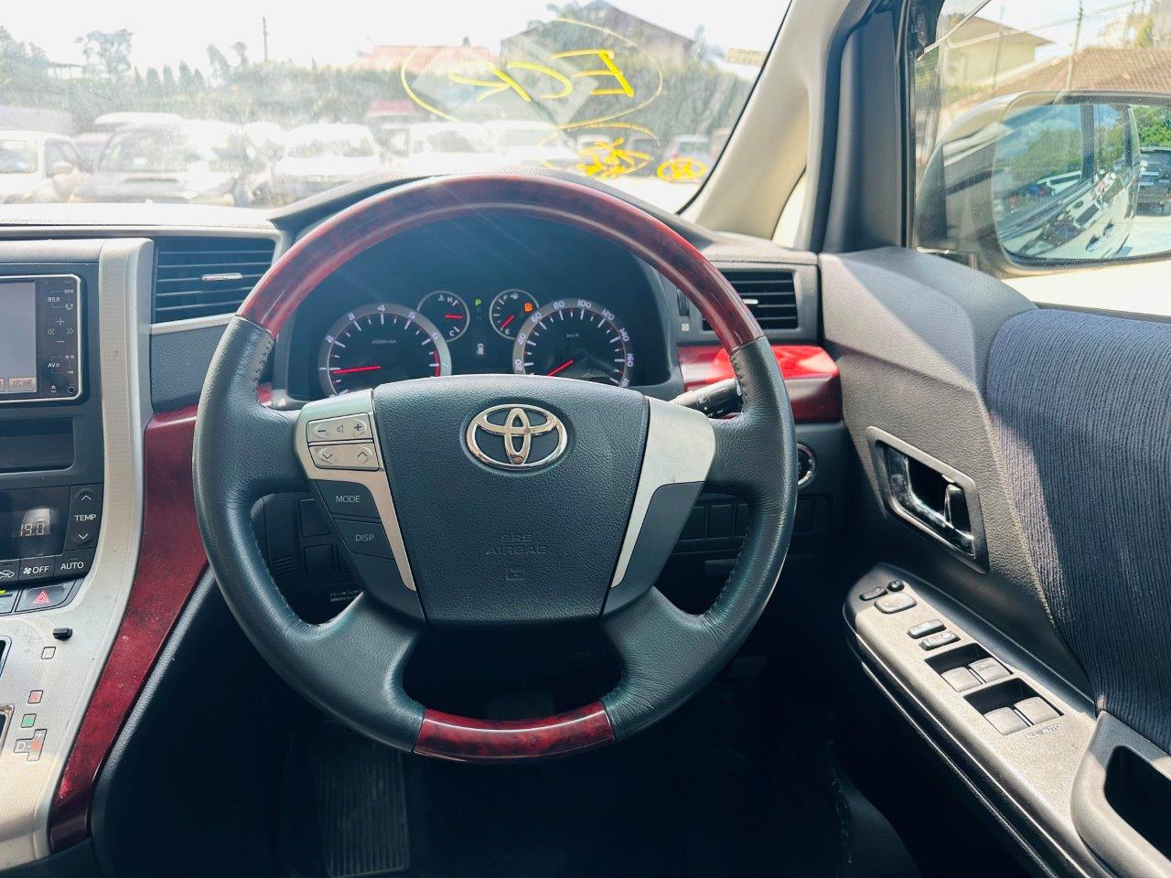 445. Toyota Alphard 240S 2010