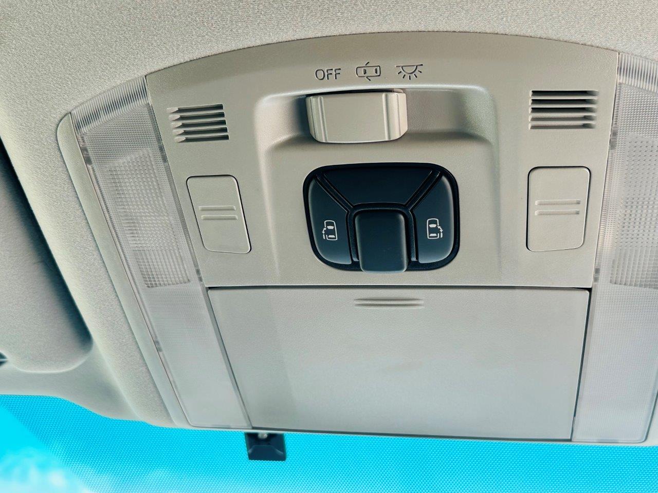445. Toyota Alphard 240S 2010