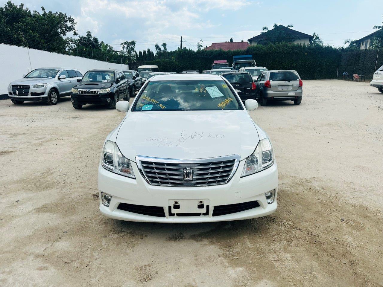 549 Toyota Crown ROYAL SALOON I-FOUR 2010