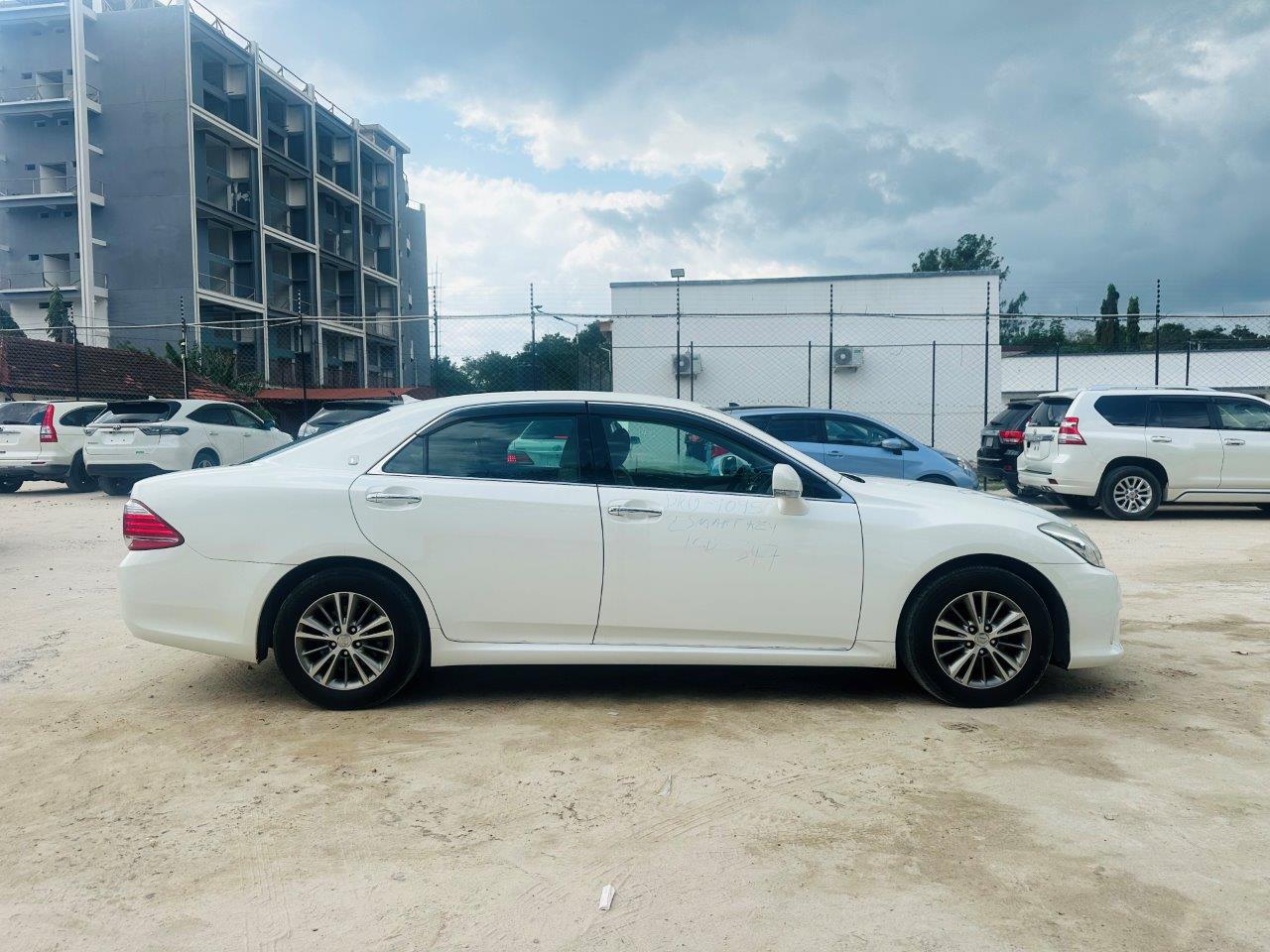 549 Toyota Crown ROYAL SALOON I-FOUR 2010