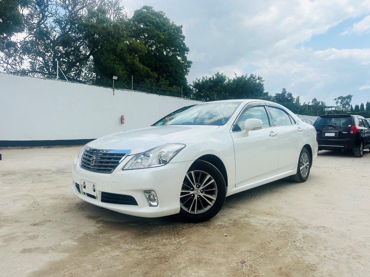 549 Toyota Crown ROYAL SALOON I-FOUR 2010