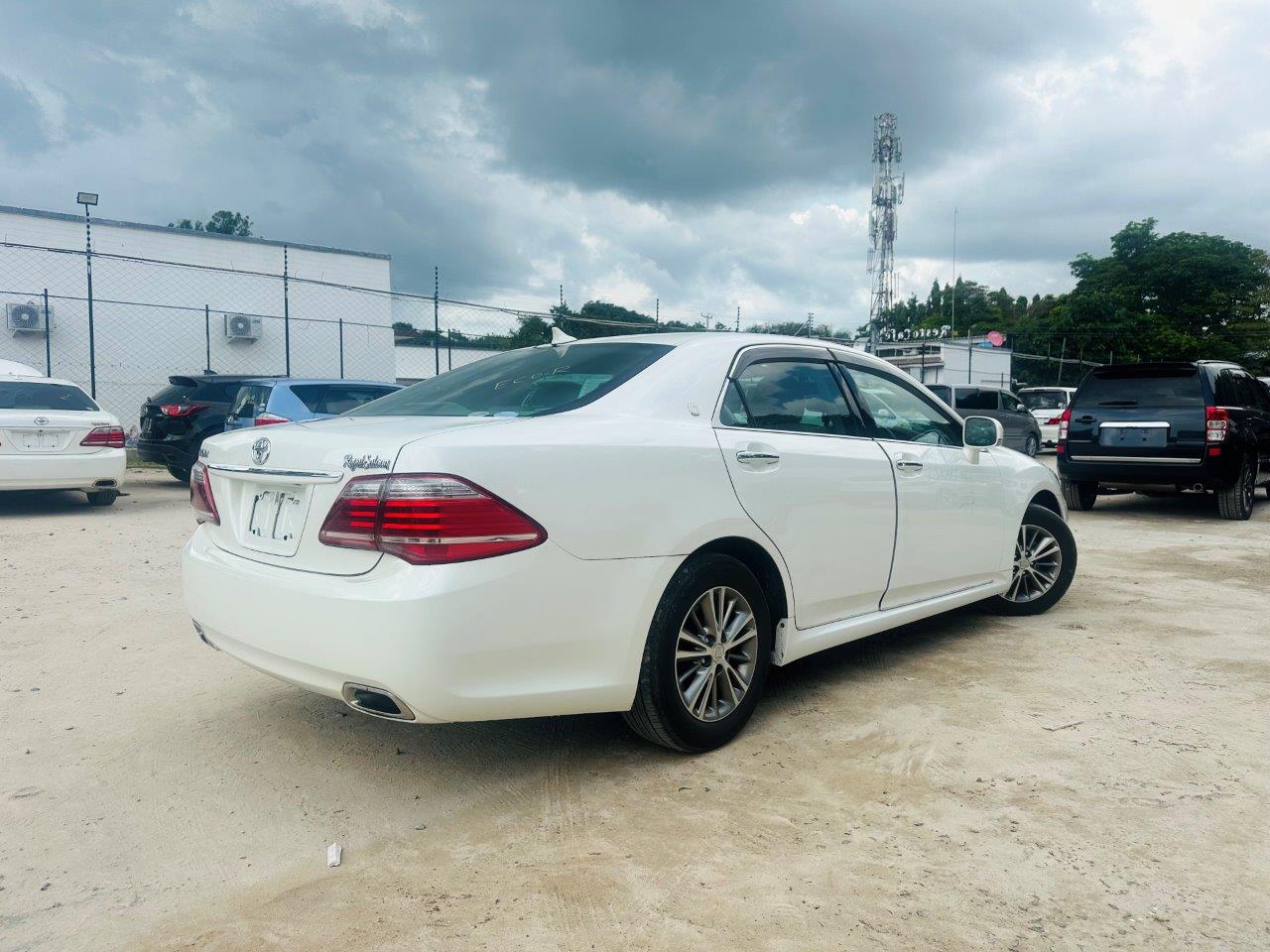 549 Toyota Crown ROYAL SALOON I-FOUR 2010
