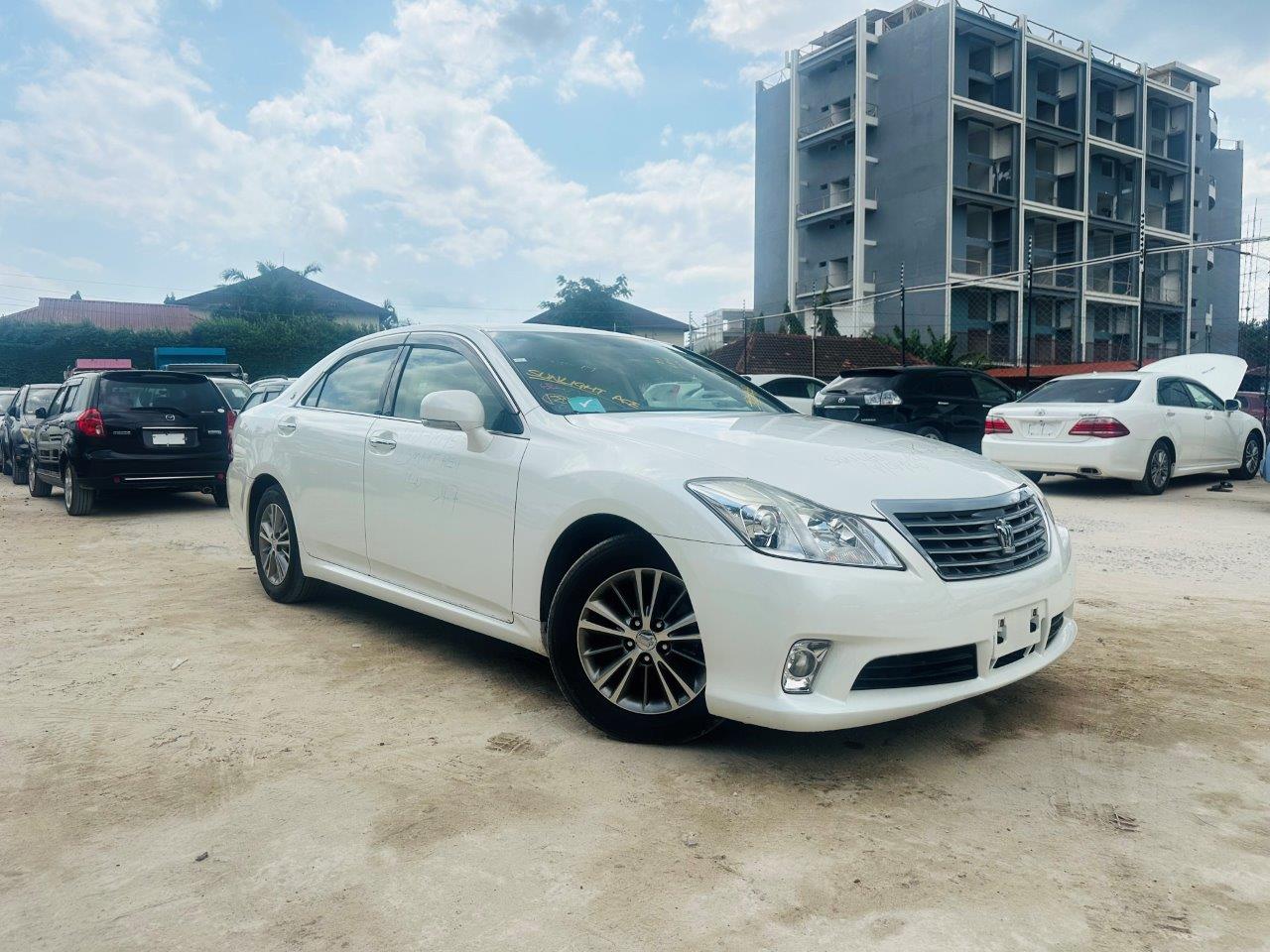 549 Toyota Crown ROYAL SALOON I-FOUR 2010