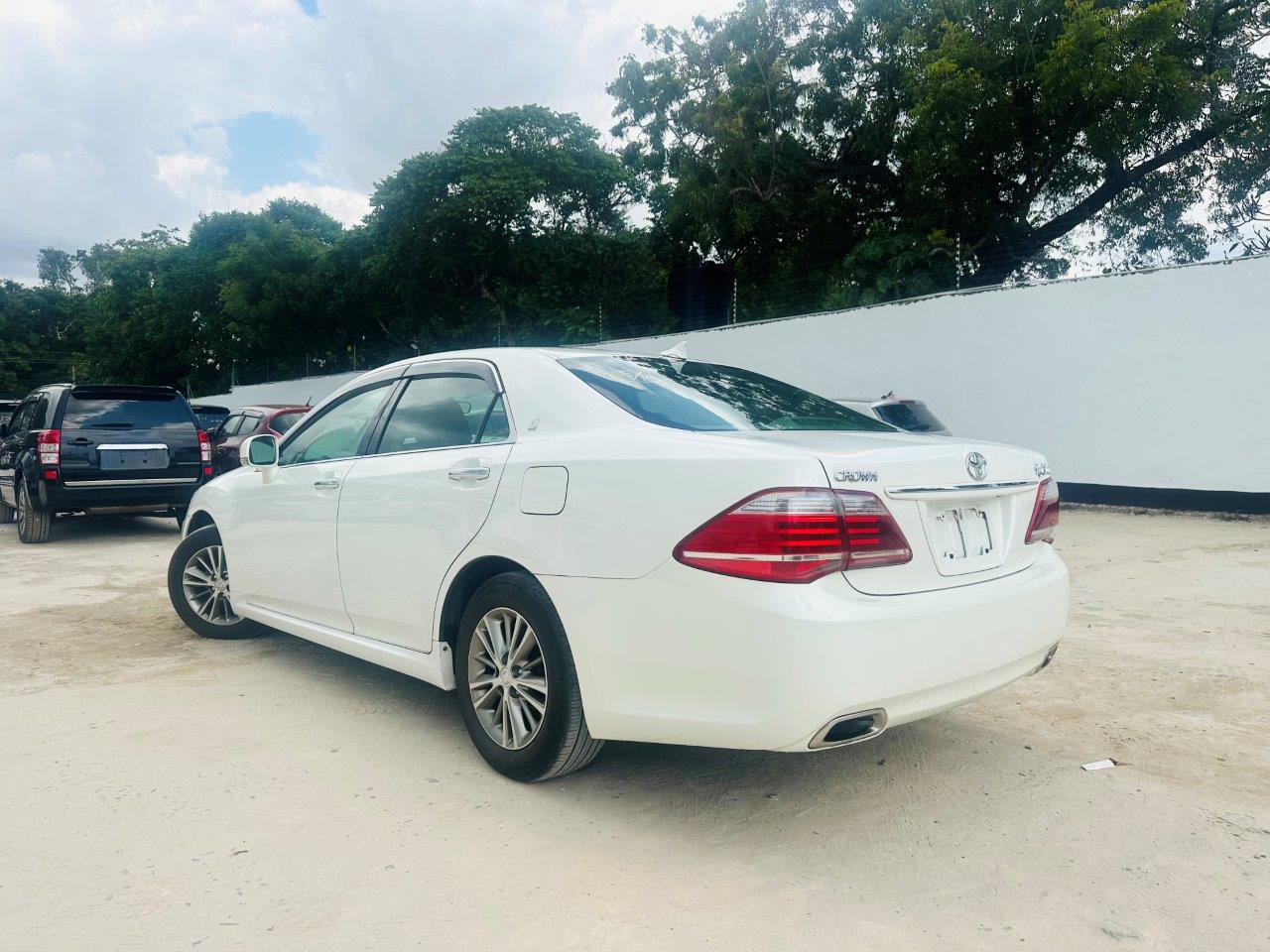 549 Toyota Crown ROYAL SALOON I-FOUR 2010