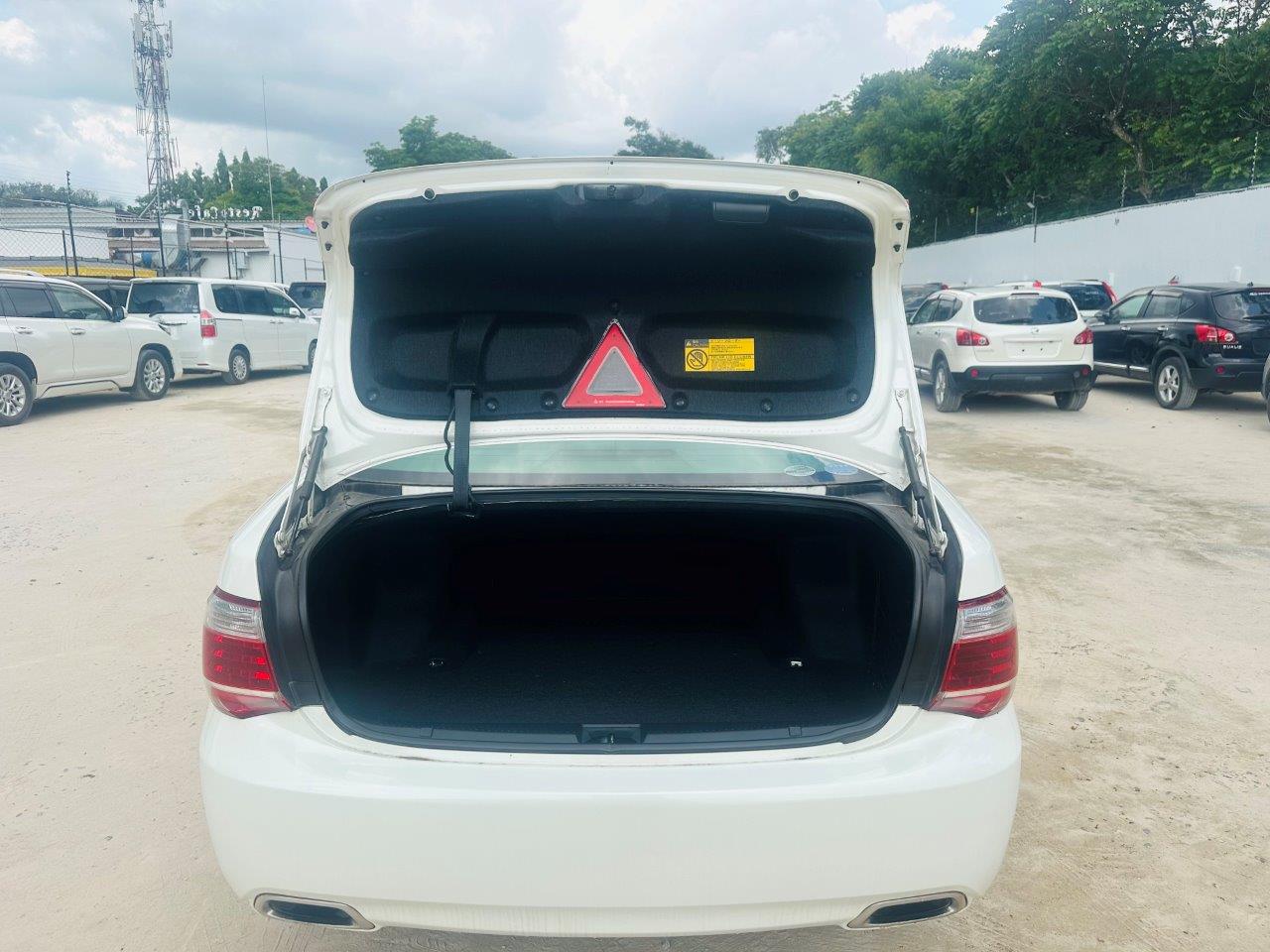 549 Toyota Crown ROYAL SALOON I-FOUR 2010