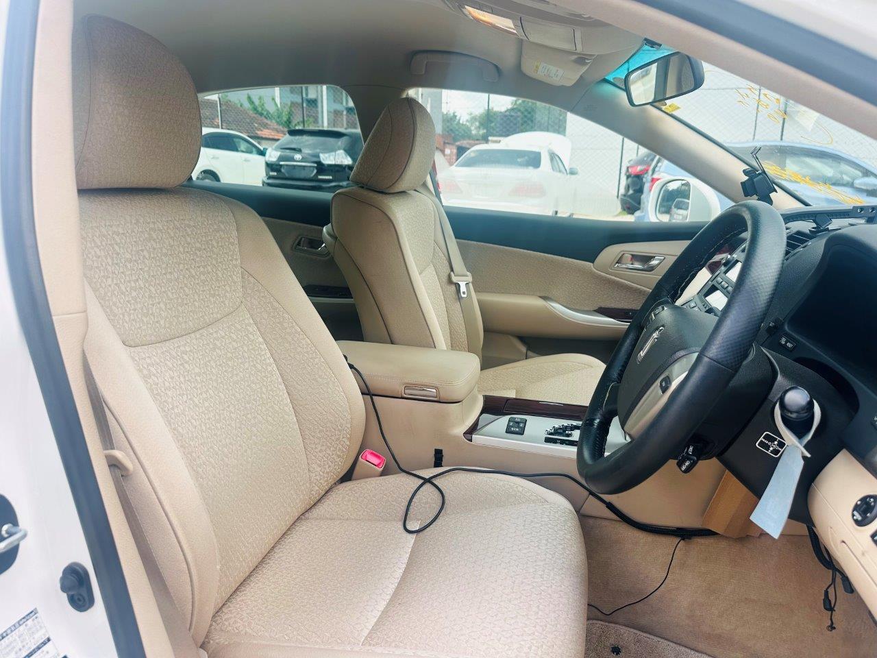549 Toyota Crown ROYAL SALOON I-FOUR 2010