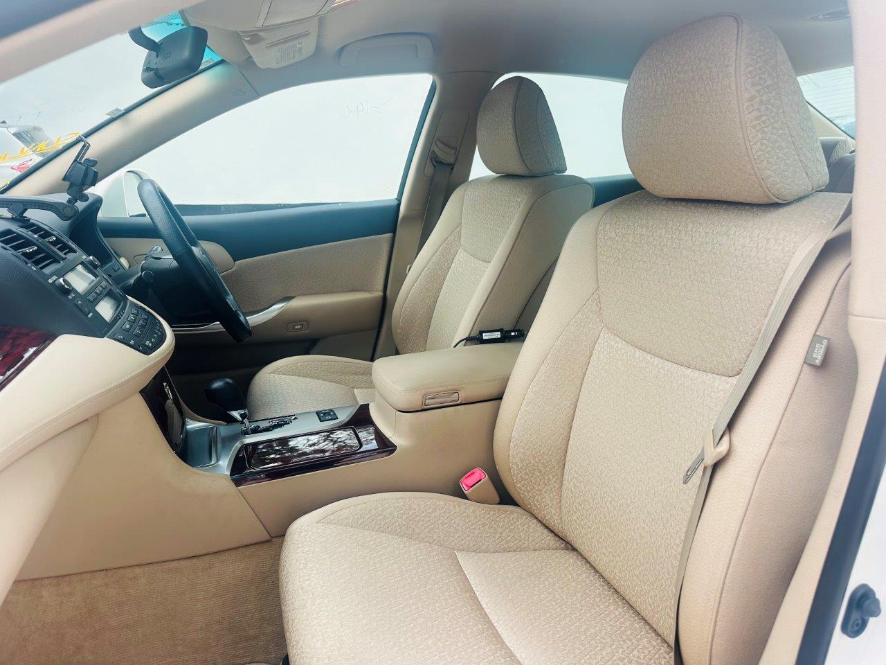 549 Toyota Crown ROYAL SALOON I-FOUR 2010
