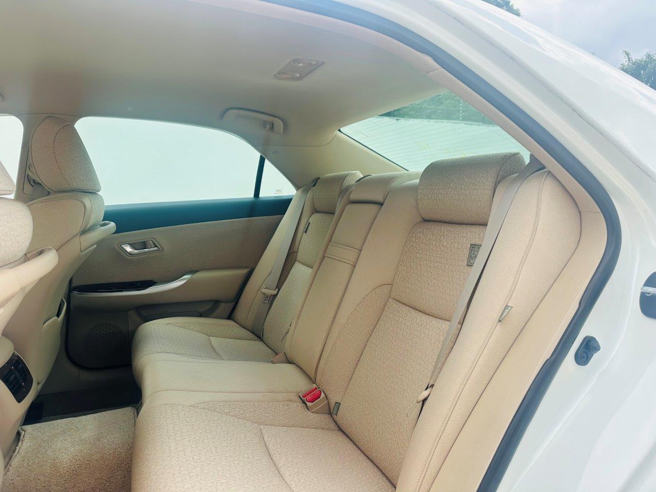 549 Toyota Crown ROYAL SALOON I-FOUR 2010