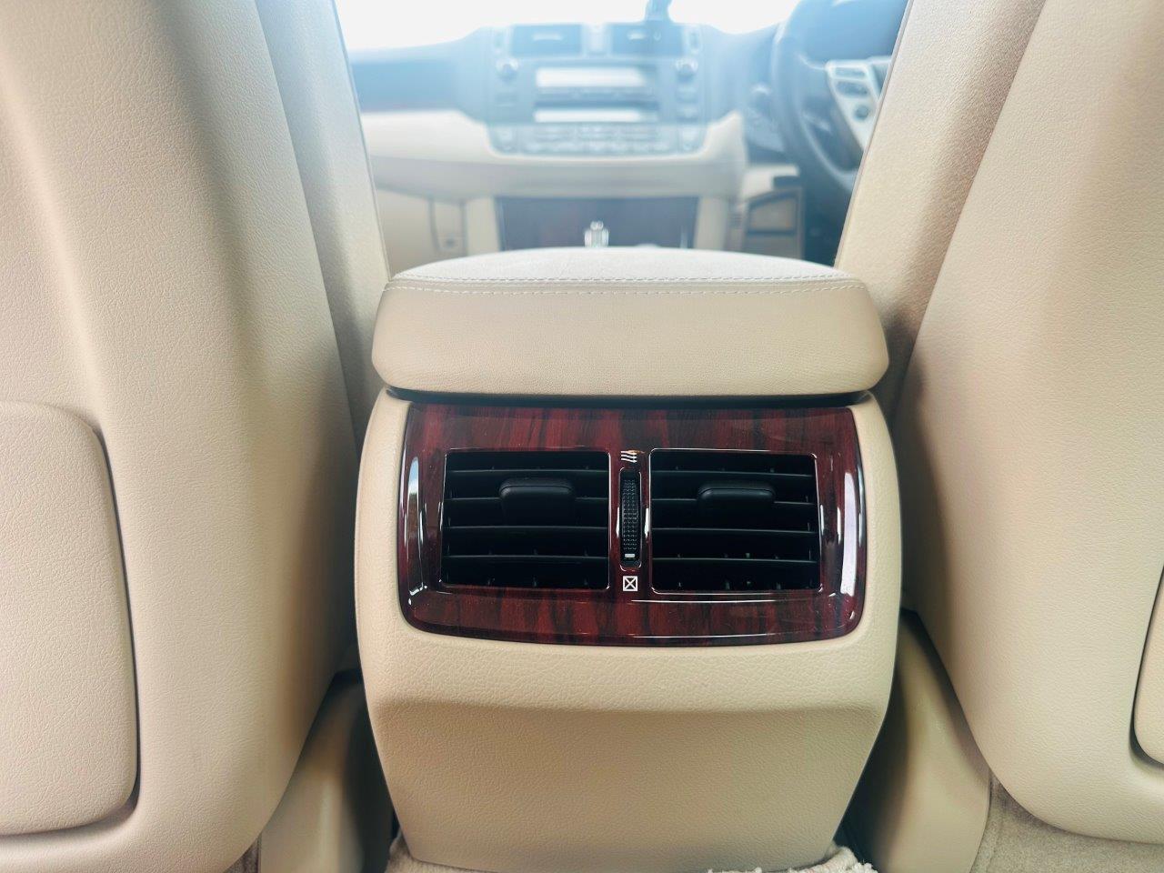 549 Toyota Crown ROYAL SALOON I-FOUR 2010