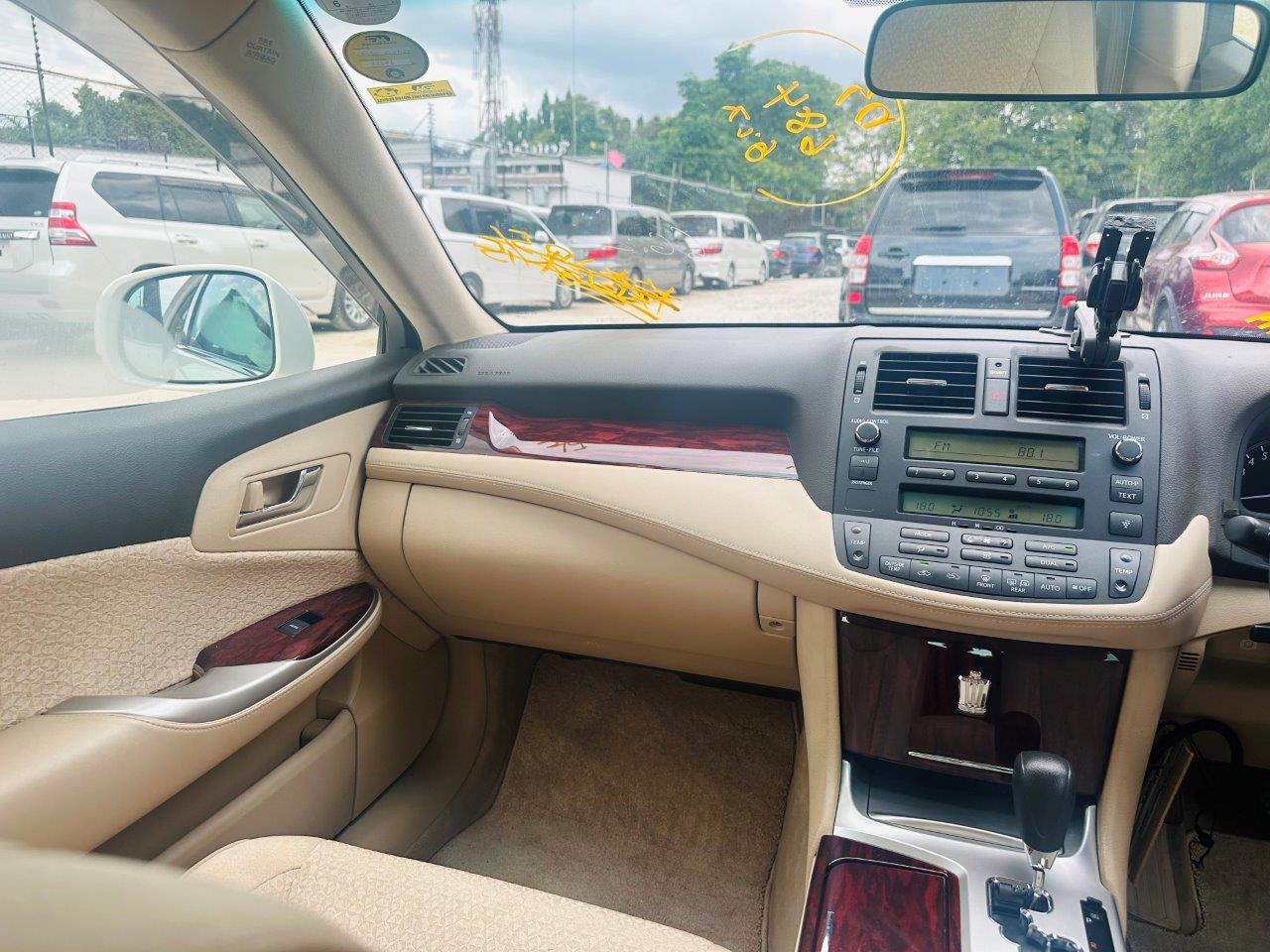 549 Toyota Crown ROYAL SALOON I-FOUR 2010