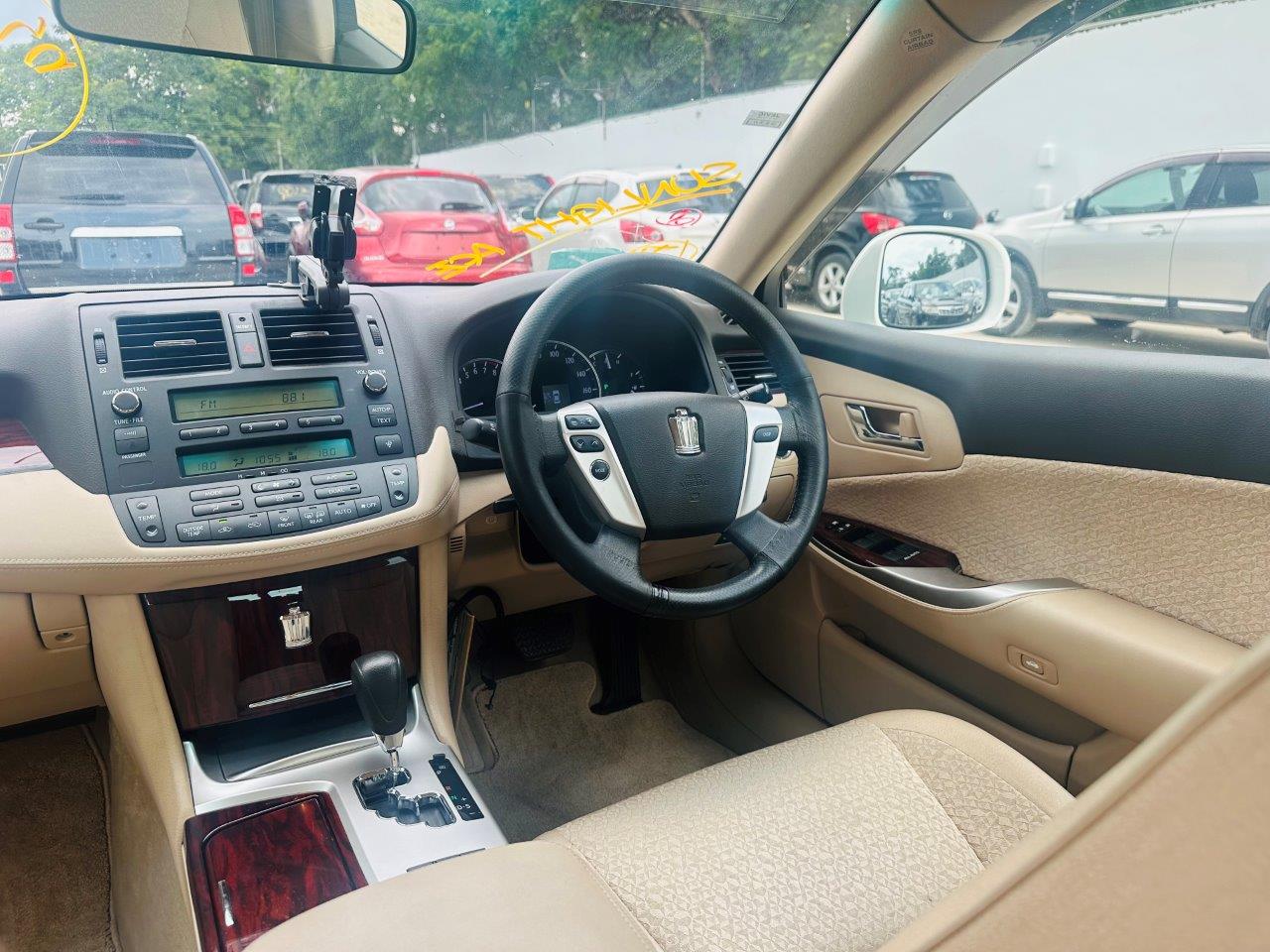 549 Toyota Crown ROYAL SALOON I-FOUR 2010