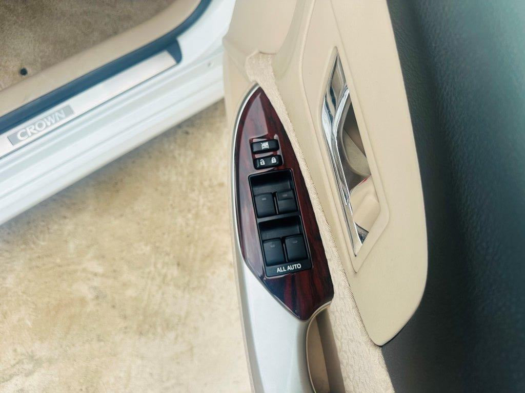 549 Toyota Crown ROYAL SALOON I-FOUR 2010