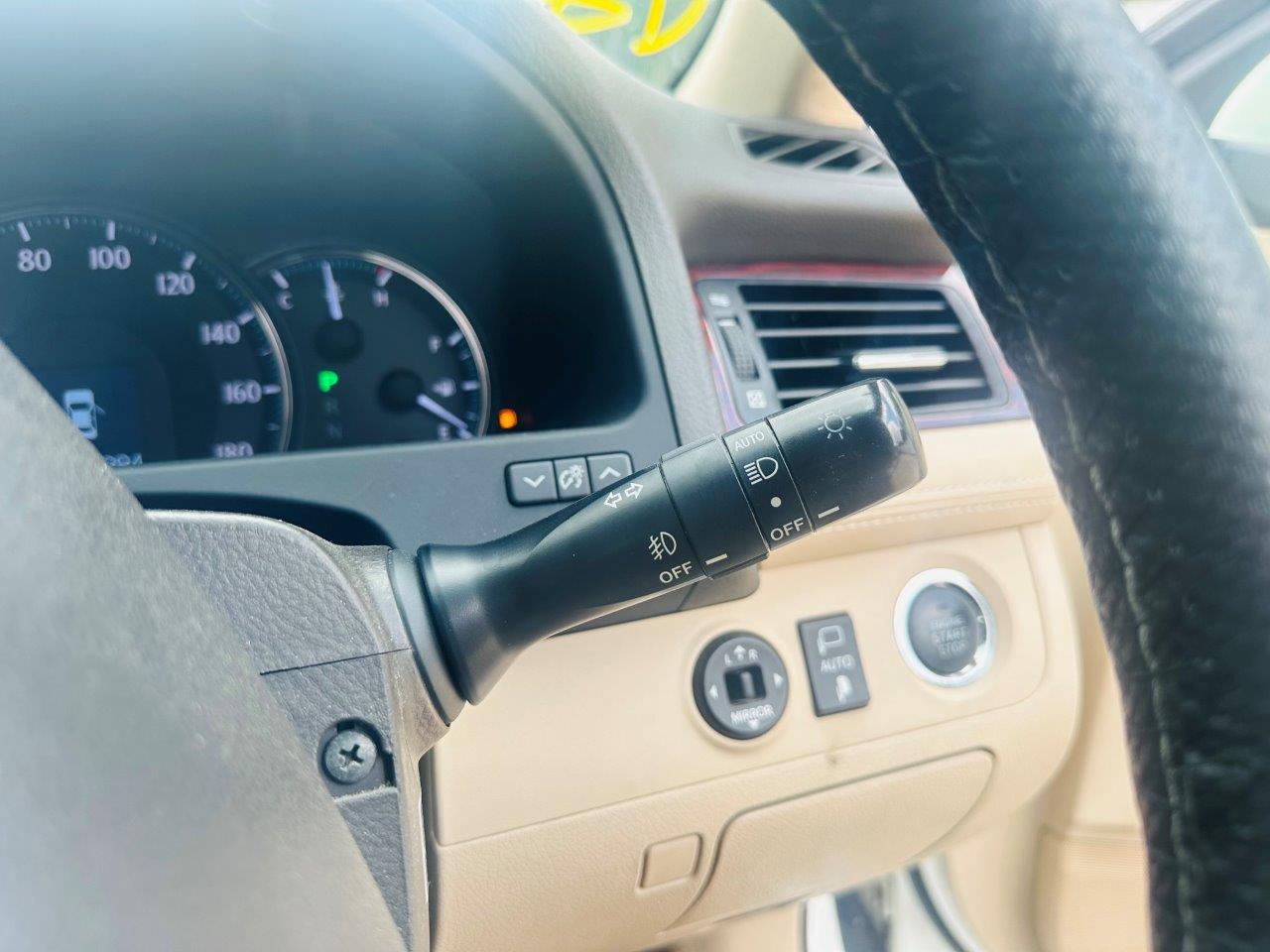 549 Toyota Crown ROYAL SALOON I-FOUR 2010