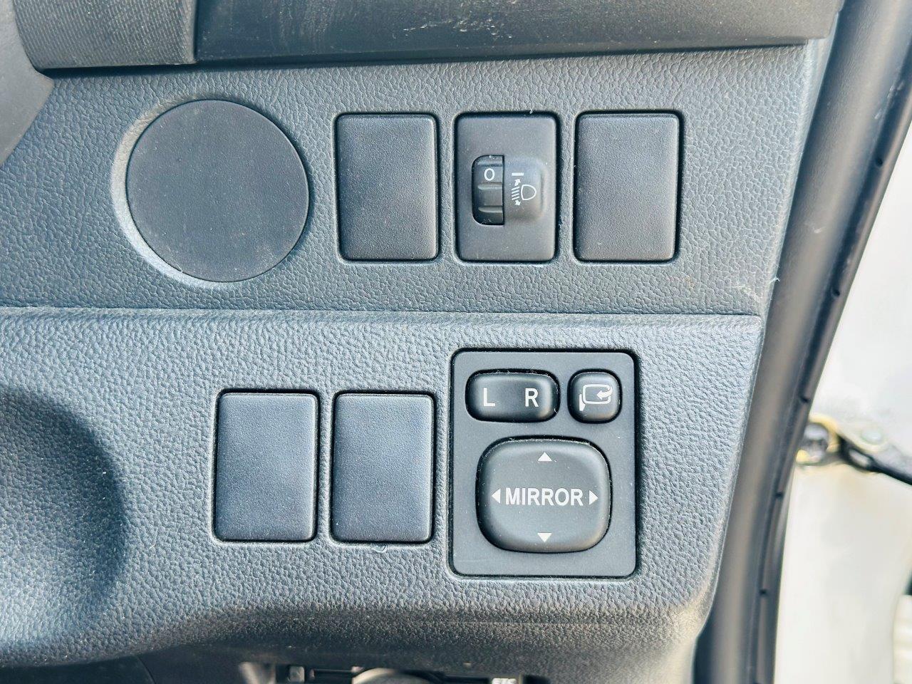 565. Toyota Ractis X 2011