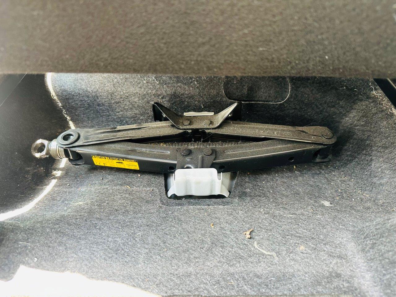 565. Toyota Ractis X 2011