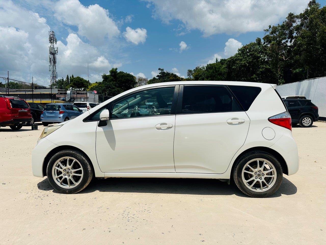 565. Toyota Ractis X 2011