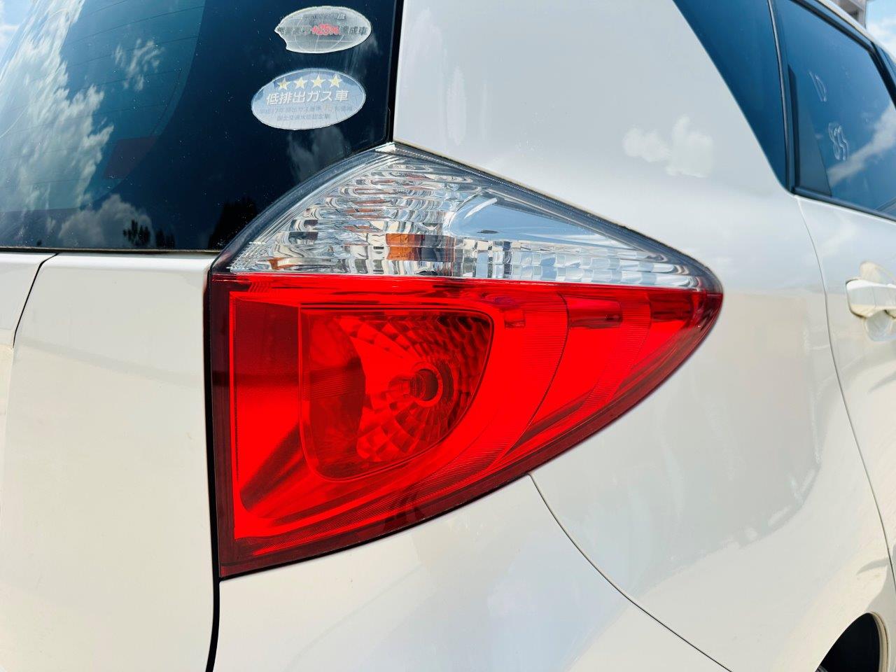 565. Toyota Ractis X 2011
