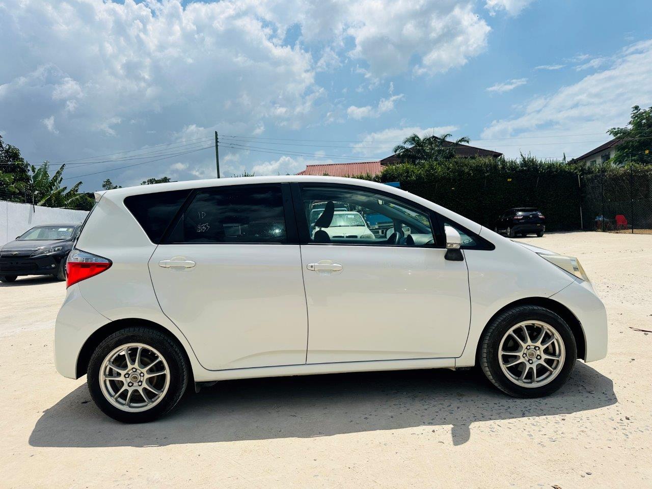 565. Toyota Ractis X 2011