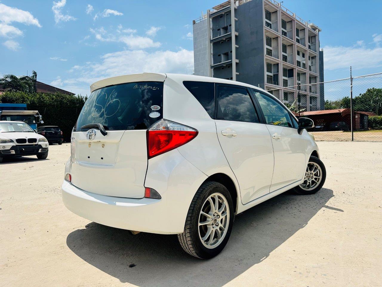 565. Toyota Ractis X 2011