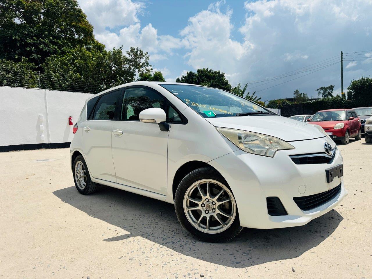 565. Toyota Ractis X 2011