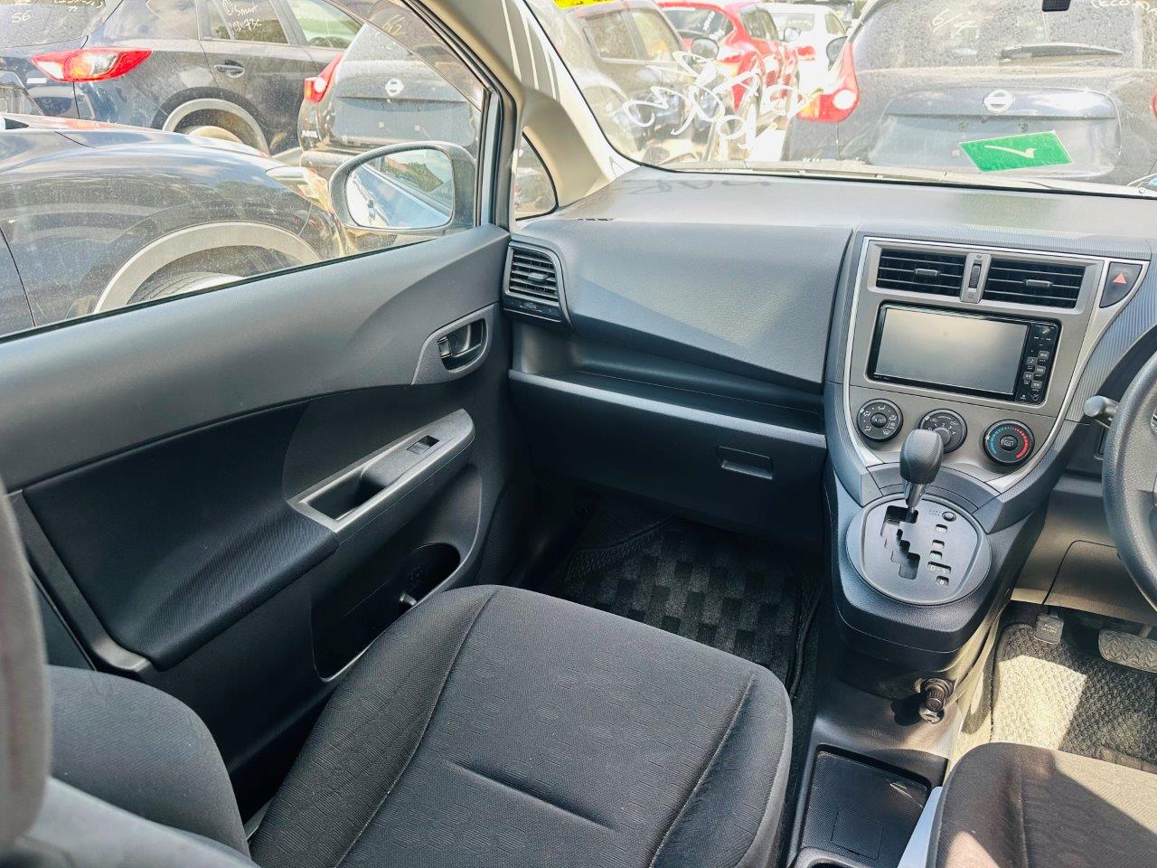 589 Toyota Ractis S 2011