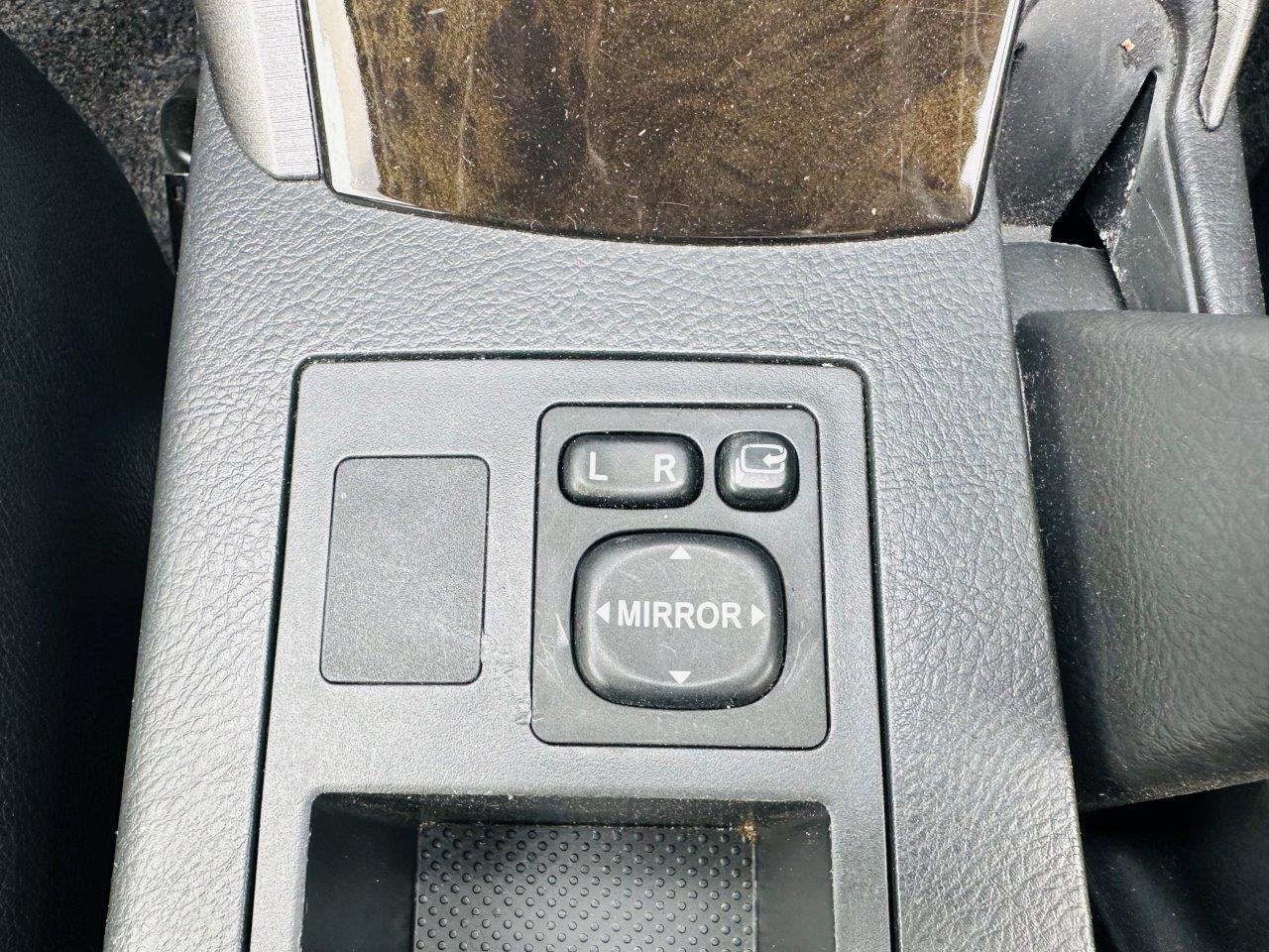 597 Toyota Vanguard 240S S package ALCANTARA Limited 2013