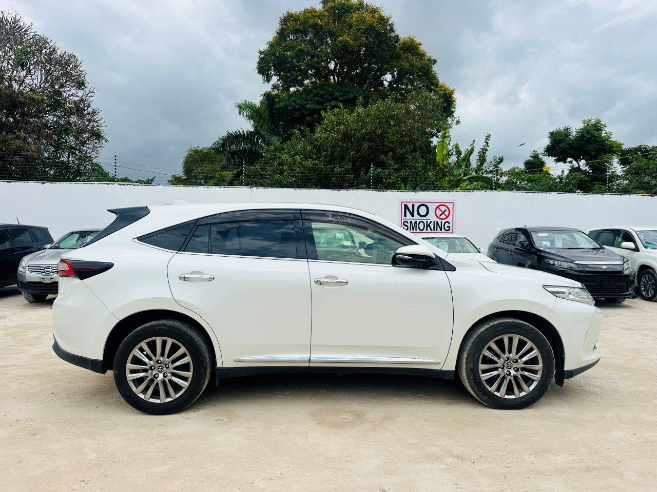 599 Toyota Harrier PROGRESS 2017