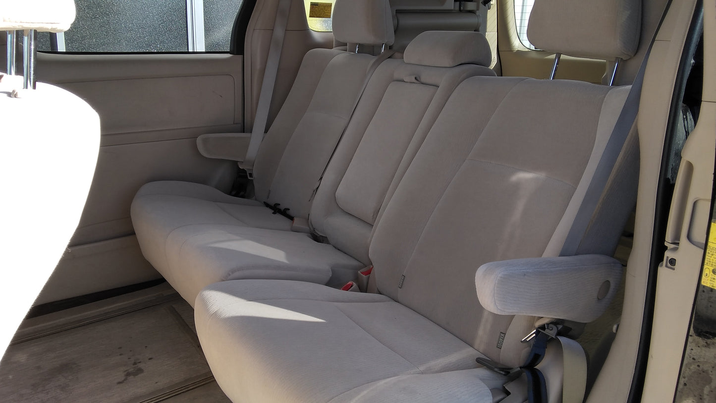722 Toyota Alphard 240X 2010