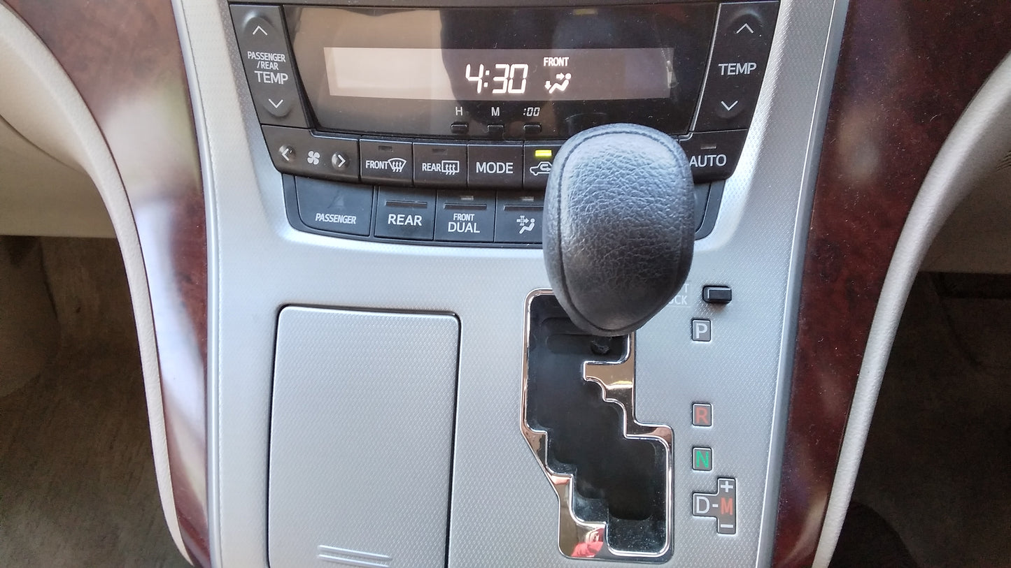 722 Toyota Alphard 240X 2010