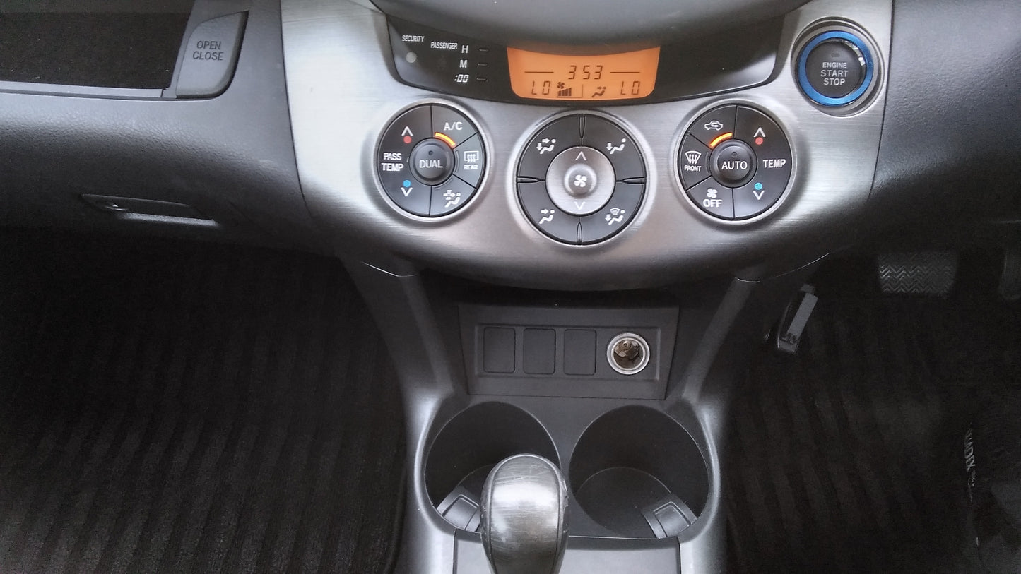 734 Toyota Vanguard 240S 2012