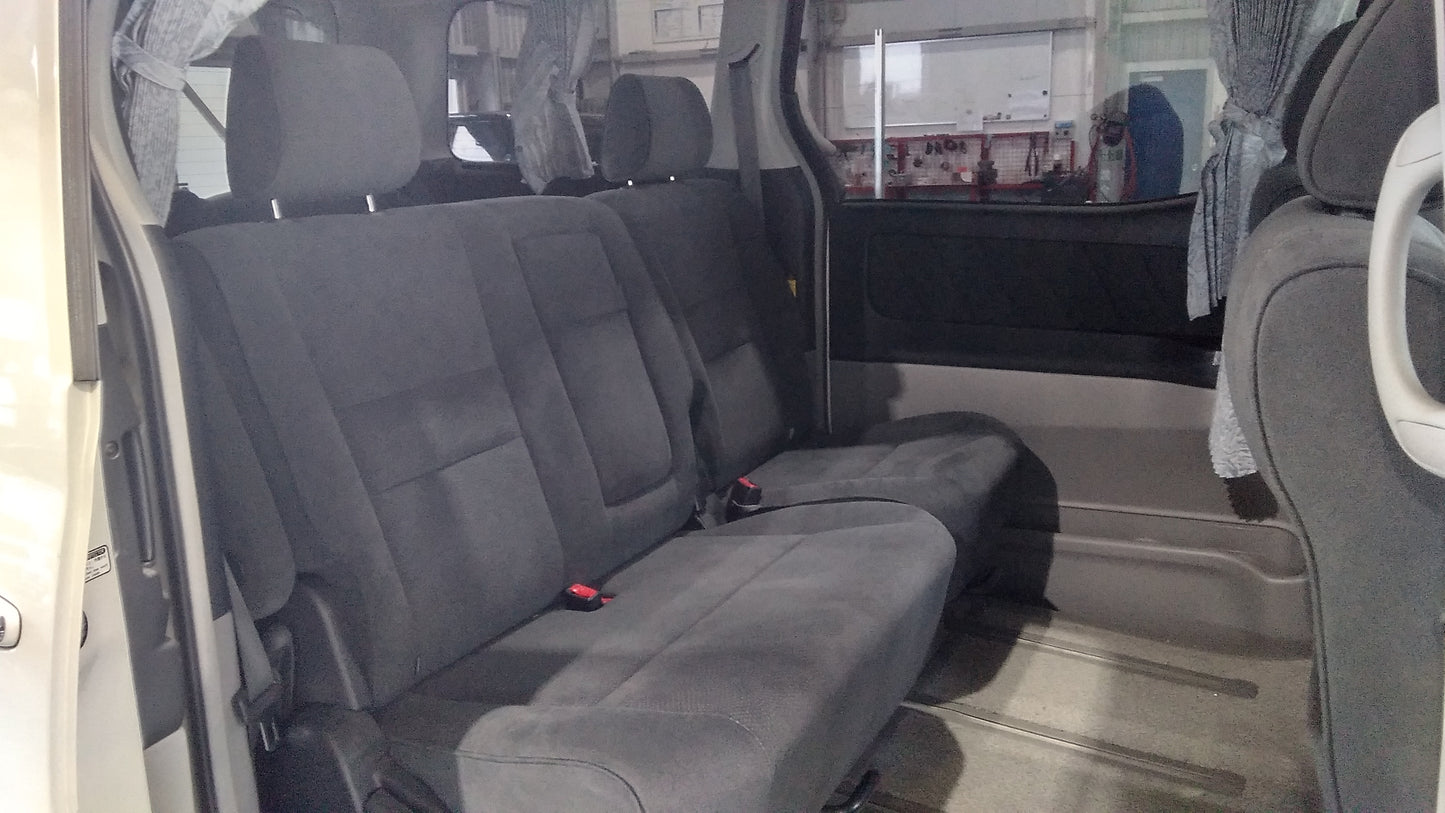 735 Toyota Alphard 2.5AS 2005